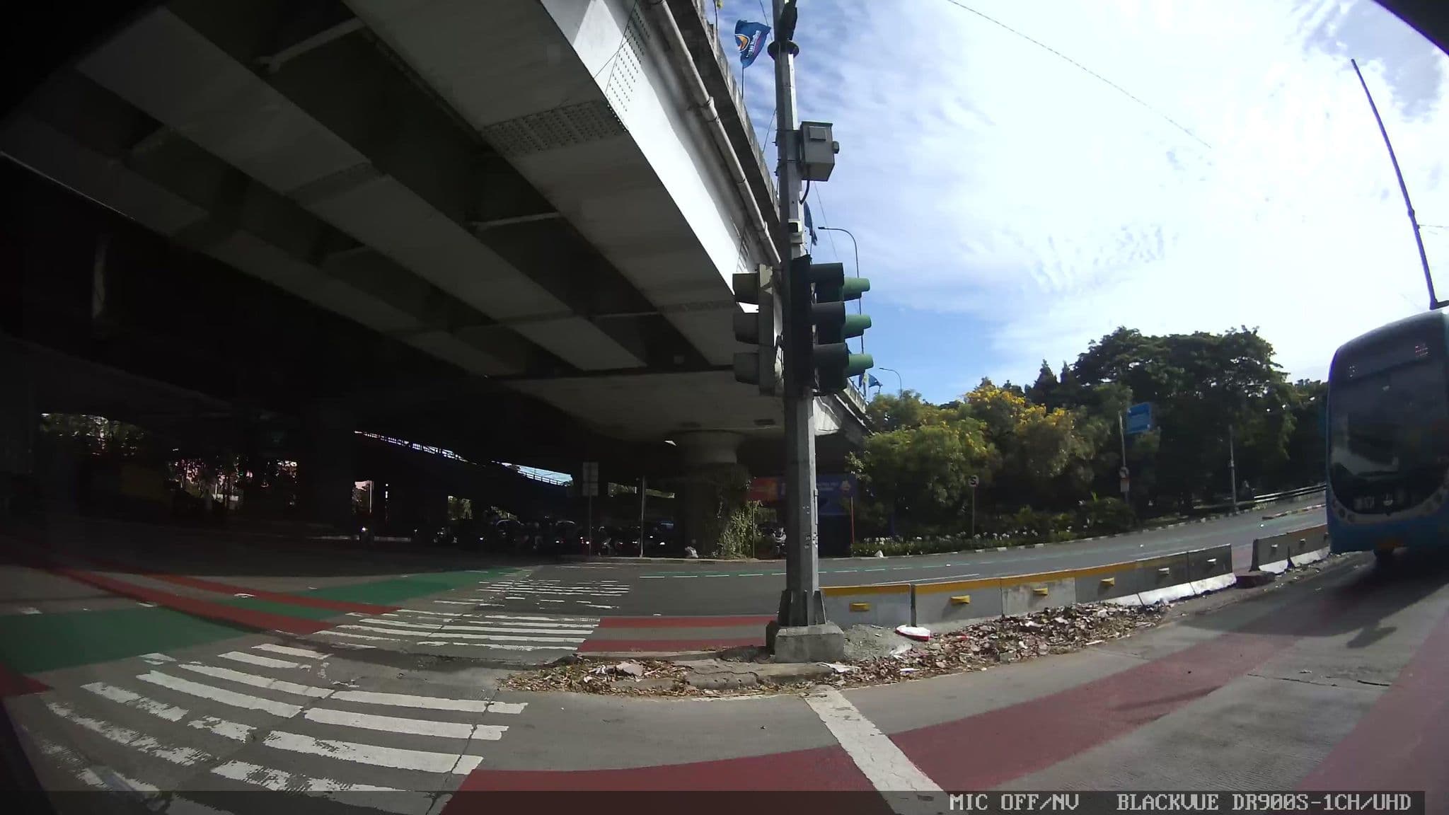 Street view near Hotel Mutiara Merdeka, Jakarta — © Kaart---RIGHT (CC BY-SA · Mapillary)