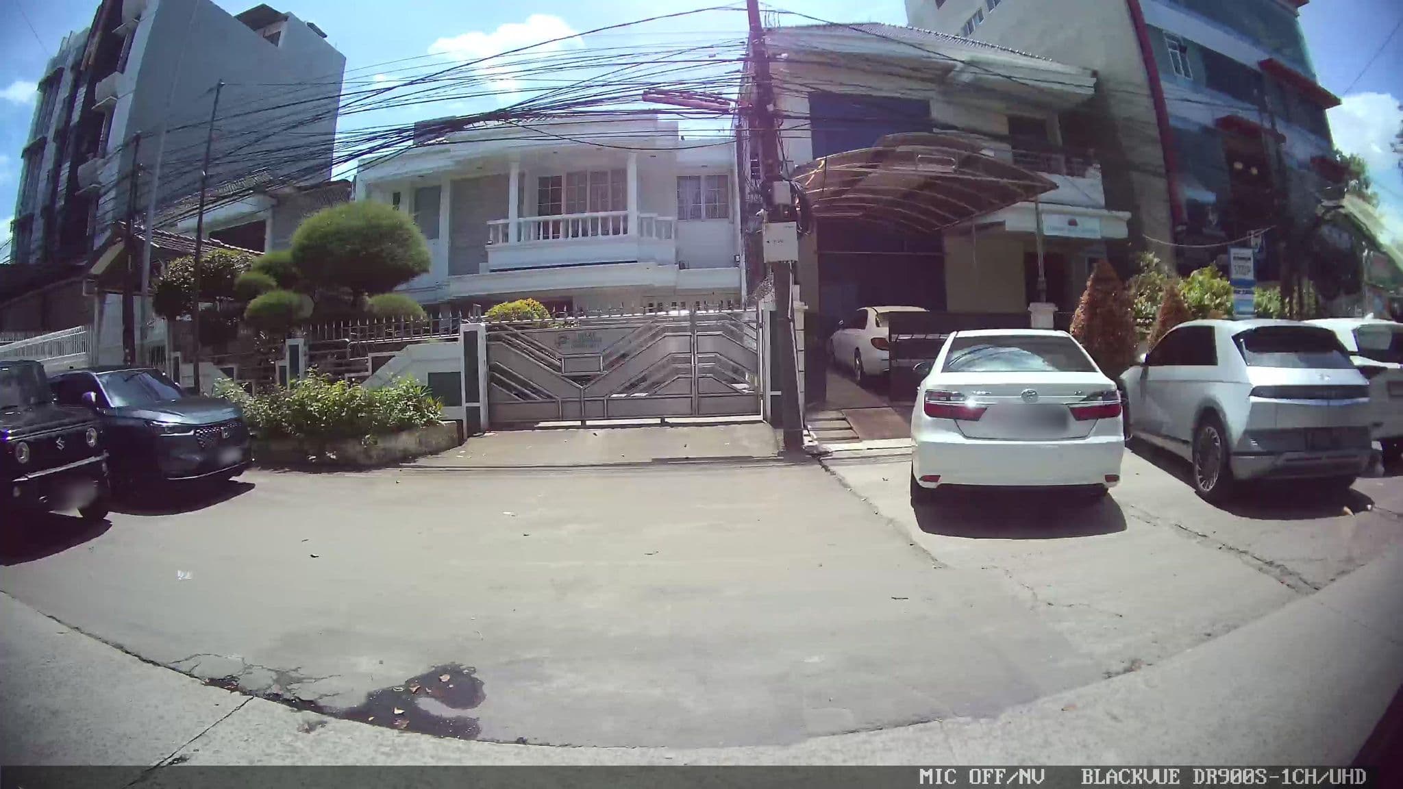 Street view near Diva si Ratu Jomblo, Utan — © Kaart---LEFT (CC BY-SA · Mapillary)