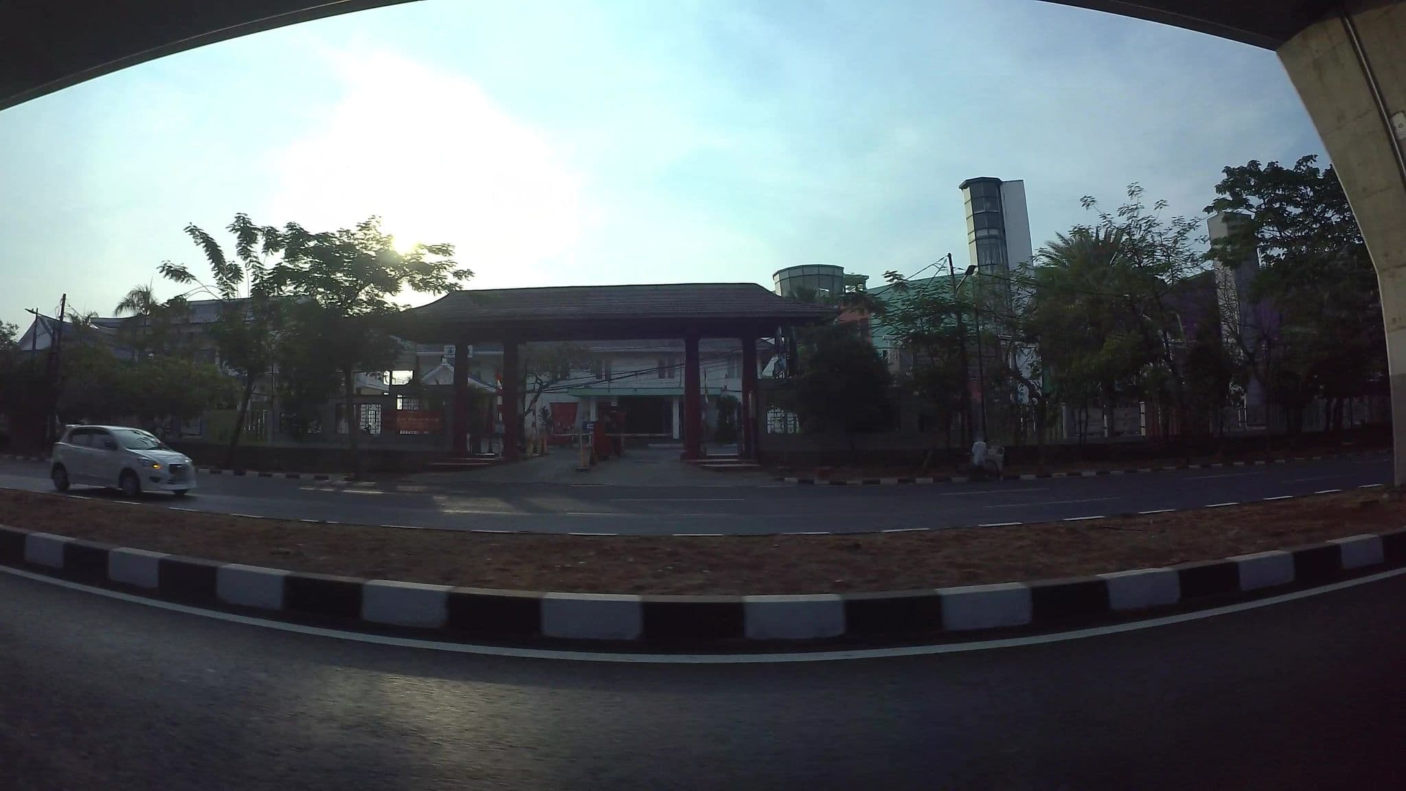 Street view near Losari Roxy, Utan — © kaart_3 (CC BY-SA · Mapillary)
