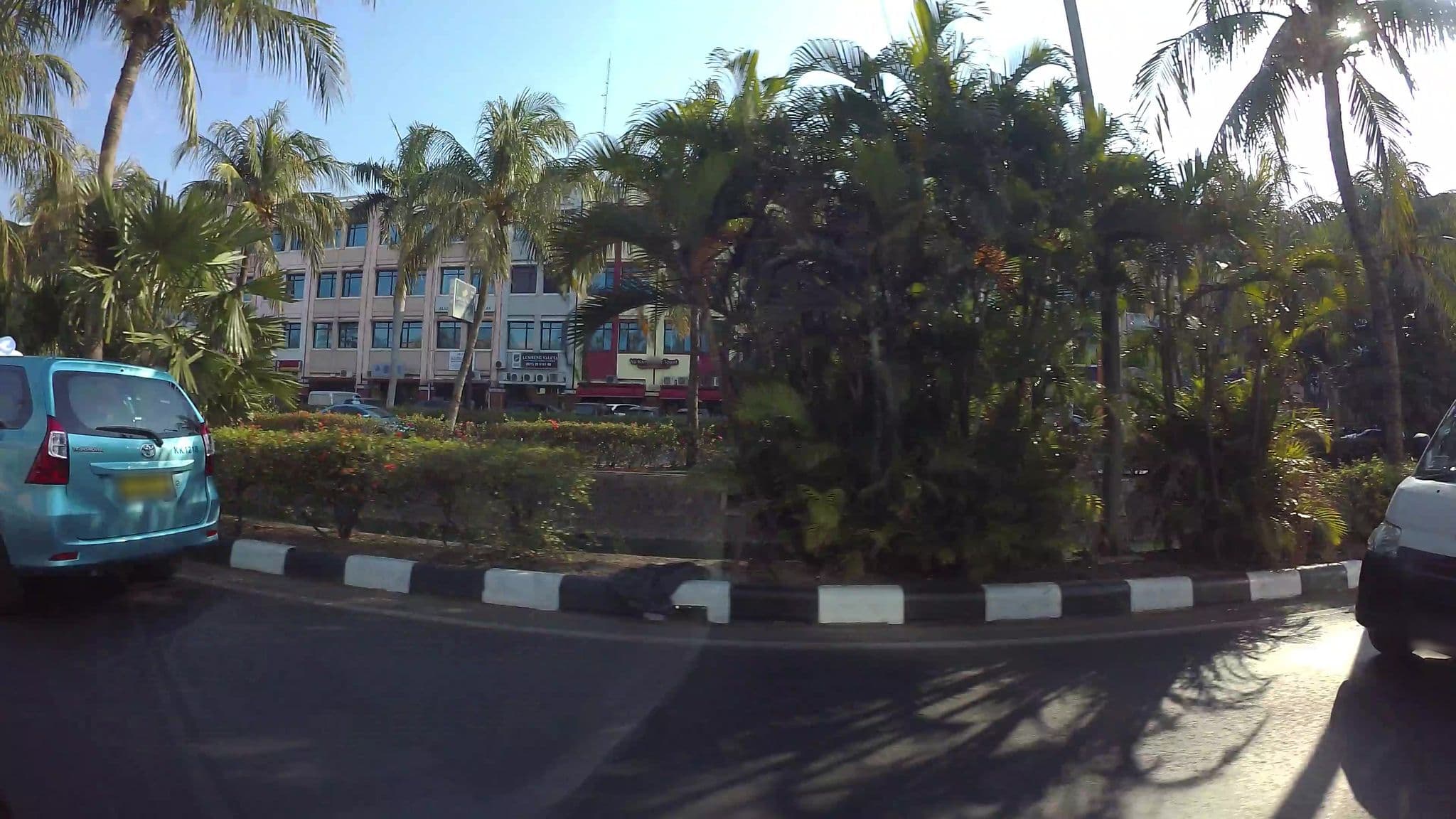 Street view near Urbanview Hotel Bizhome Artha Gading, Utan — © kaart_3 (CC BY-SA · Mapillary)
