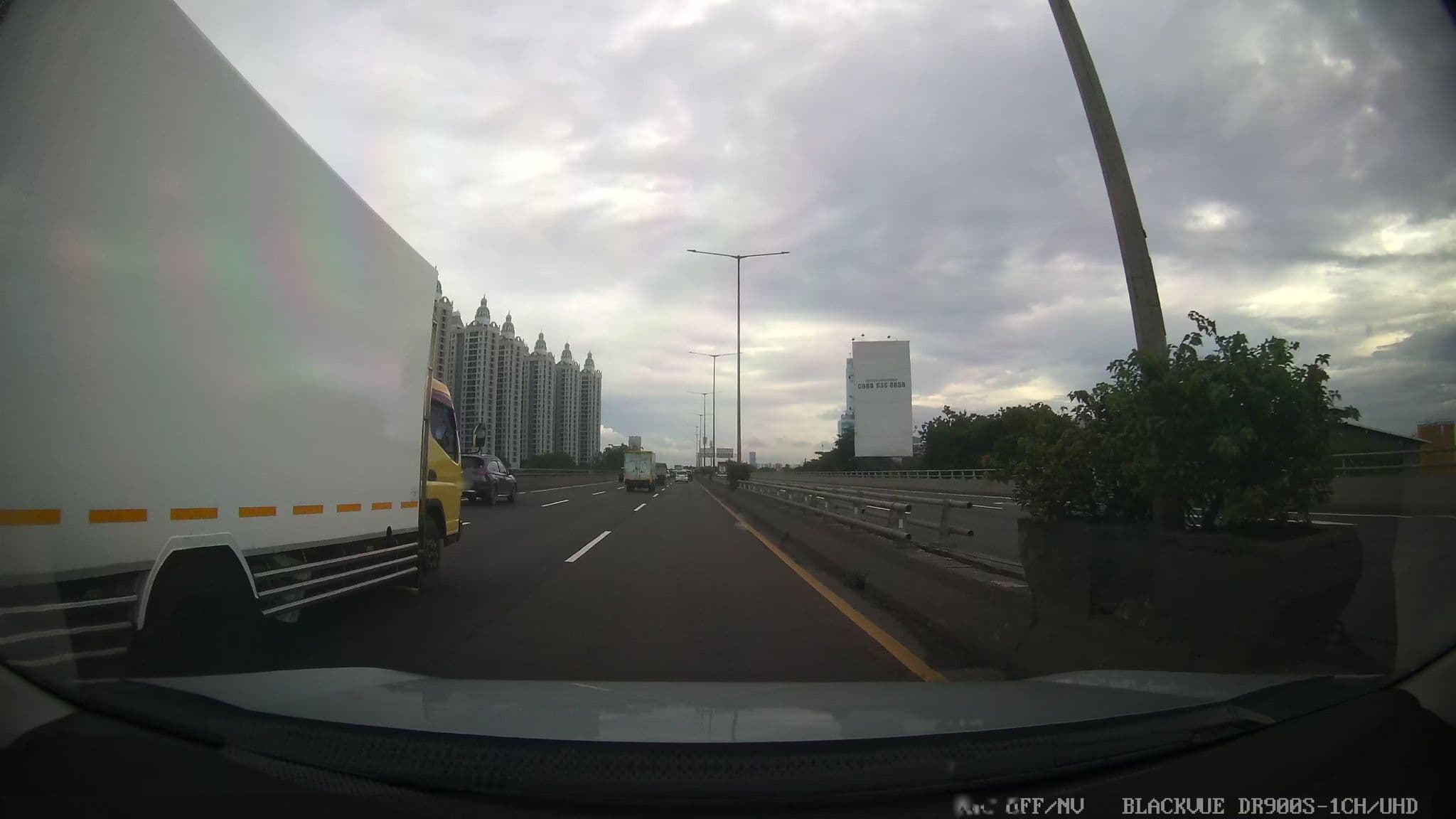 Street view near HARRIS Hotels, Utan — © Kaart---FRONT (CC BY-SA · Mapillary)