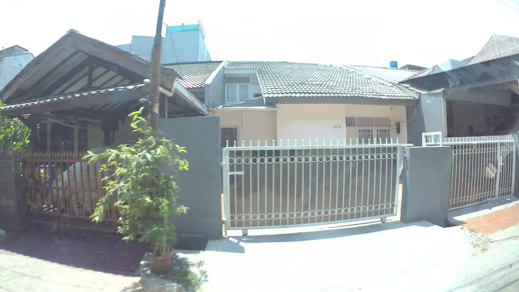 Street view near Chateau de chine hotel, Utan — © kaart_3 (CC BY-SA · Mapillary)