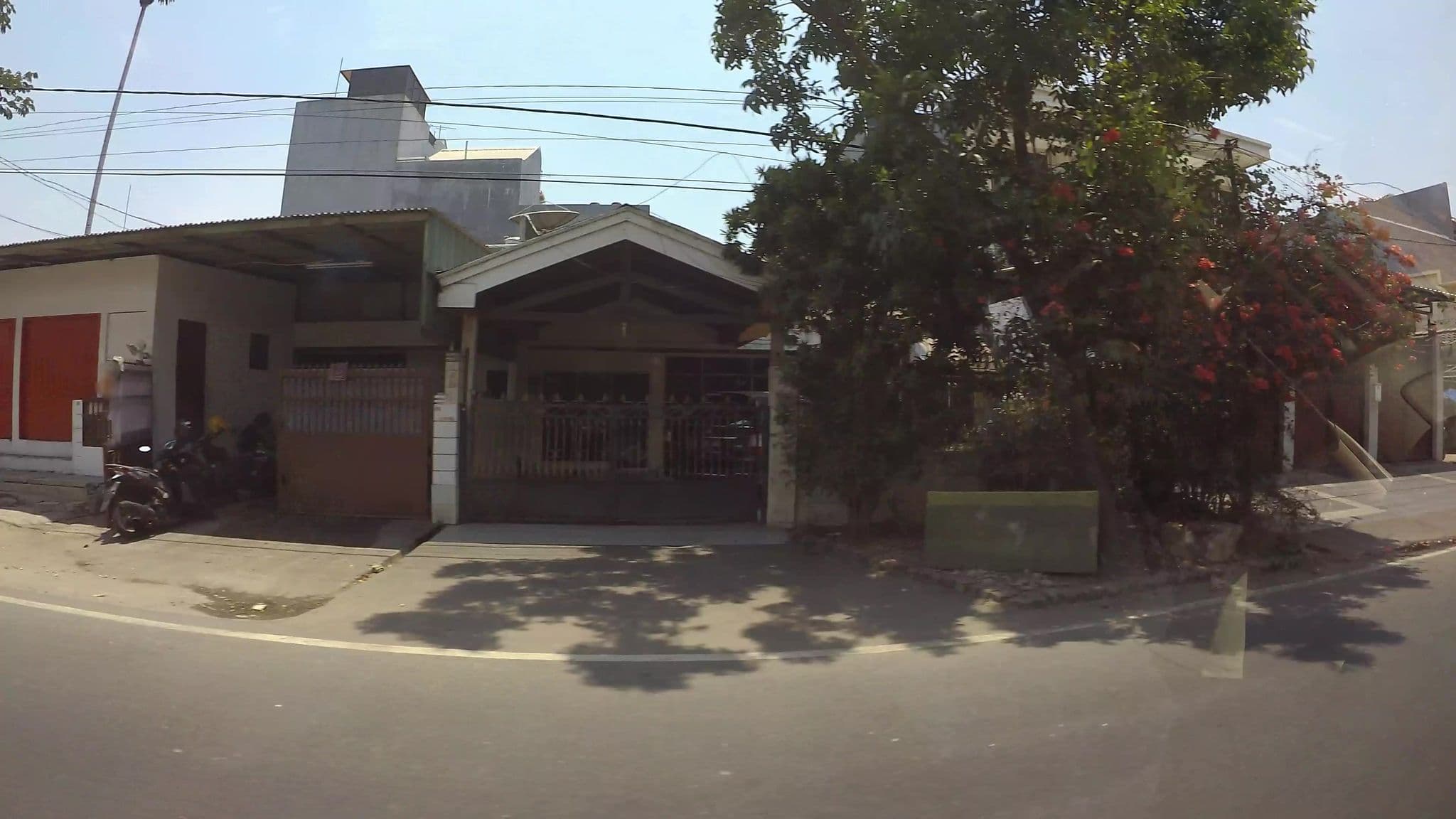 Street view near First world, Utan — © kaart_3 (CC BY-SA · Mapillary)