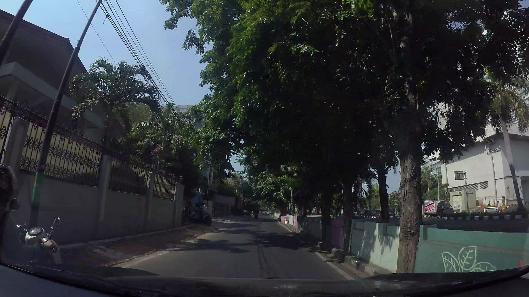 Street view near HARRIS Hotel & Conventions Kelapa Gading, Utan — © kaart_3 (CC BY-SA · Mapillary)