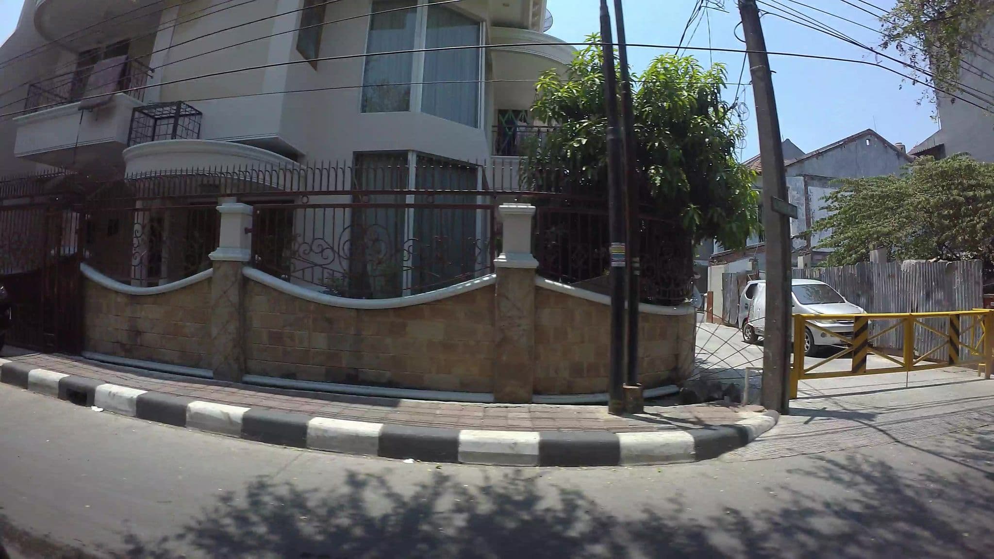 Street view near Hotel Alila Jakarta, Utan — © kaart_3 (CC BY-SA · Mapillary)