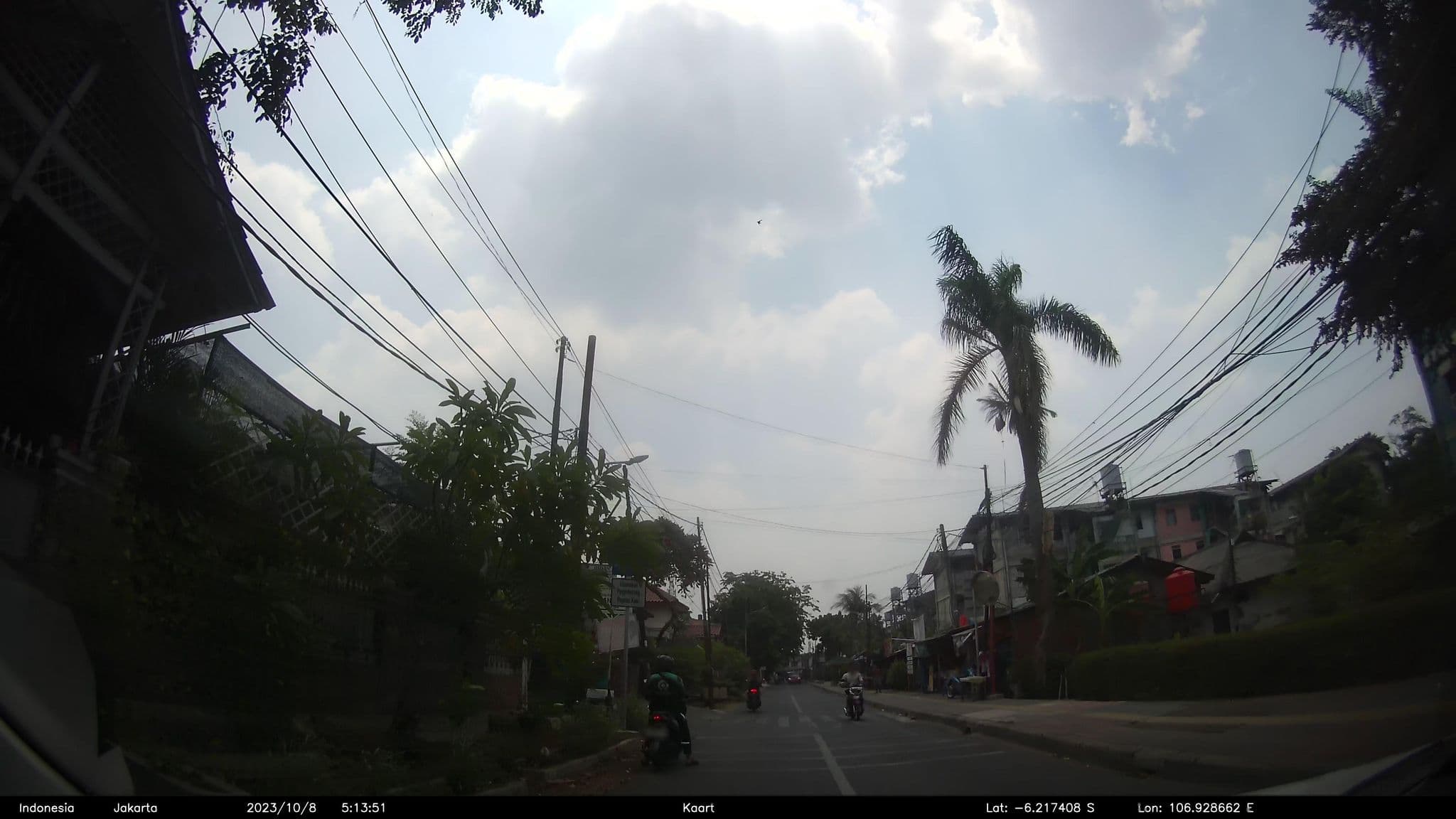 Street view near Hotel Harris, Utan — © kaart5 (CC BY-SA · Mapillary)