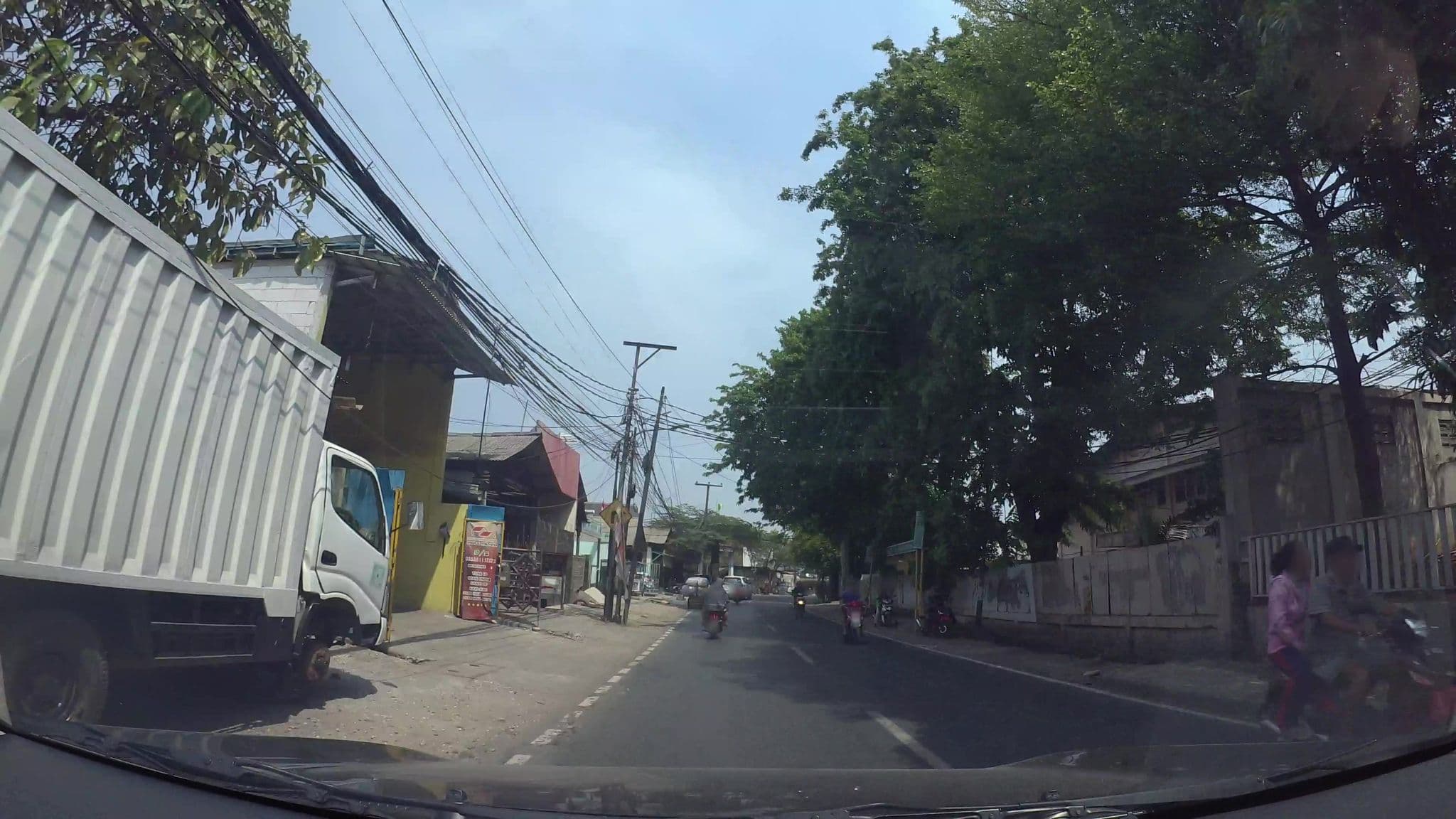 Street view near Hotel Atika (Cakung, Jakarta Timur), Utan — © kaart_2 (CC BY-SA · Mapillary)