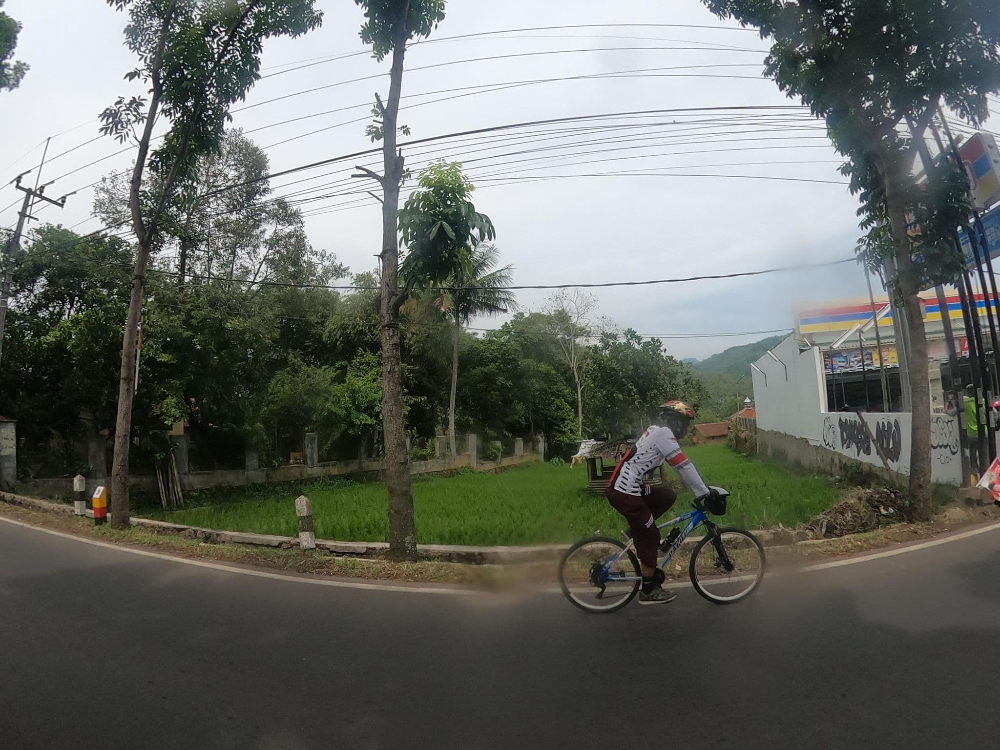 Street view near Saung Gawir Bungalow & Resto, Leuwiliang — © rgtm_ryuiki (CC BY-SA · Mapillary)