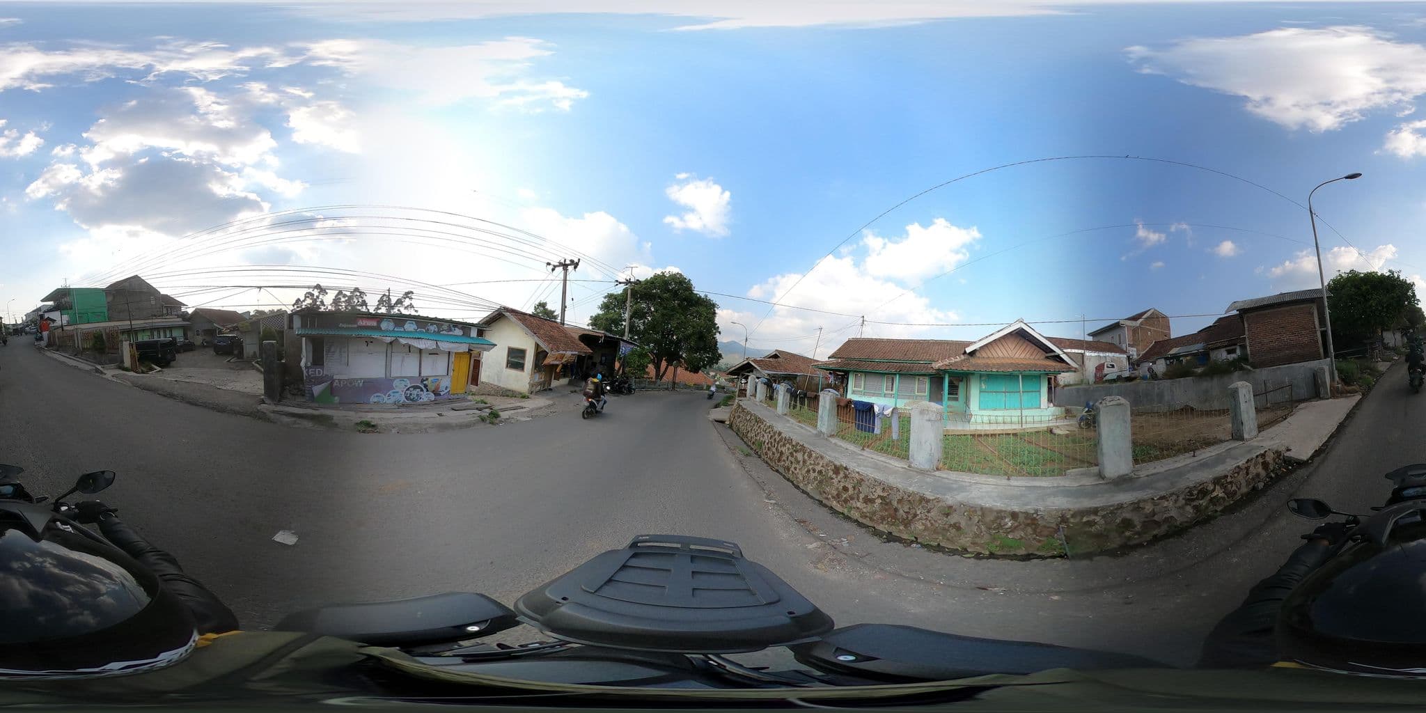 Street view near Villa Boscha @ Perkebunan Teh Malabar, Leuwiliang — © Kaart_Local (CC BY-SA · Mapillary)