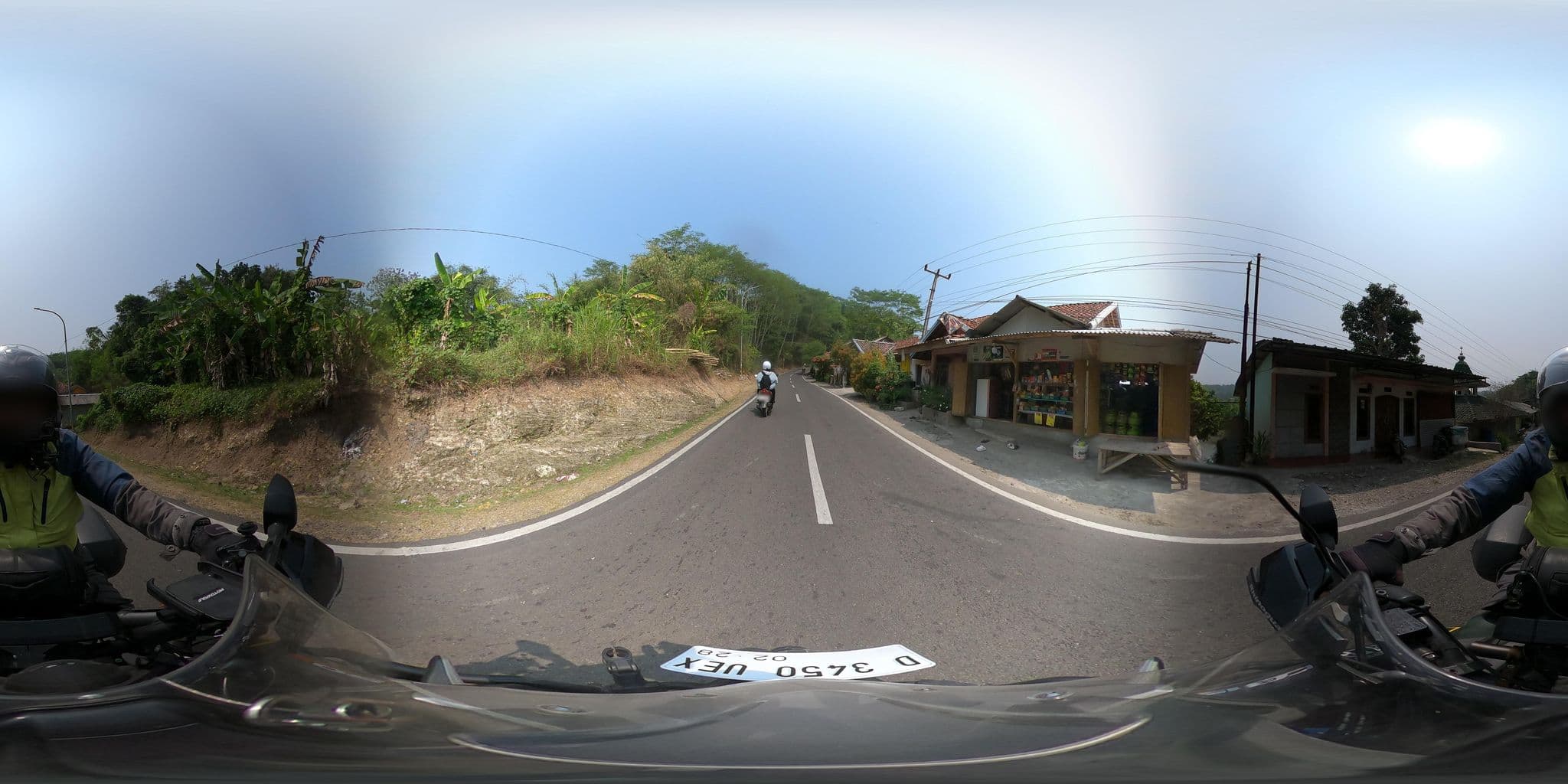 Street view near Hotel Tiga Putri, Banjar — © Kaart_Local (CC BY-SA · Mapillary)