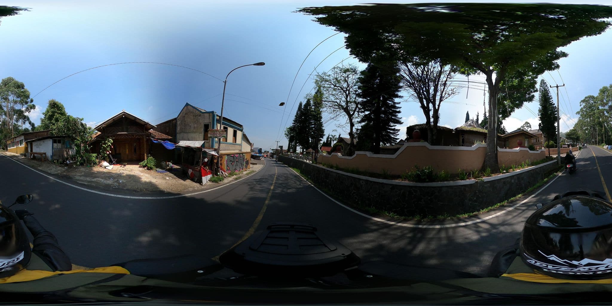 Street view near Kampung. Stroberi resort, Banjar — © Kaart_Local (CC BY-SA · Mapillary)
