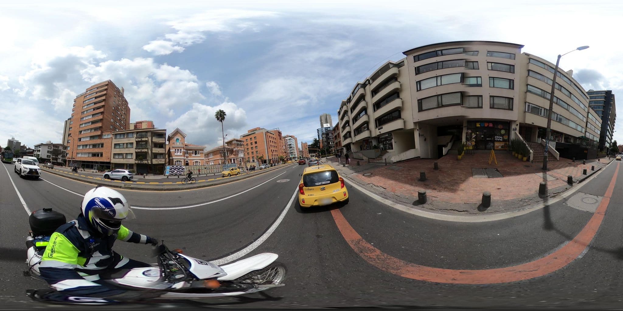 Street view near Hotel Mercure bh, Barrio San Luis
