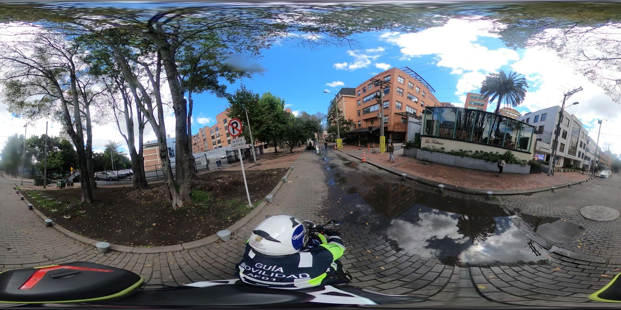 Street view near Soy Local Parque de la 93, Barrio San Luis — © cgalindop (CC BY-SA · Mapillary)