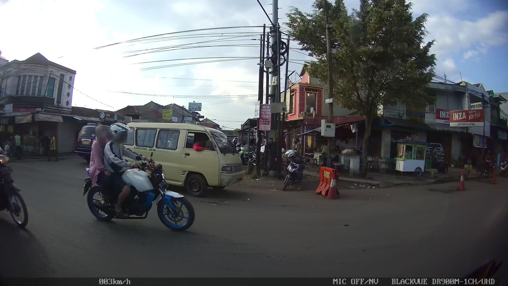 Street view near Hotel Karya Ayu, Banjaran — © kaart_2 (CC BY-SA · Mapillary)