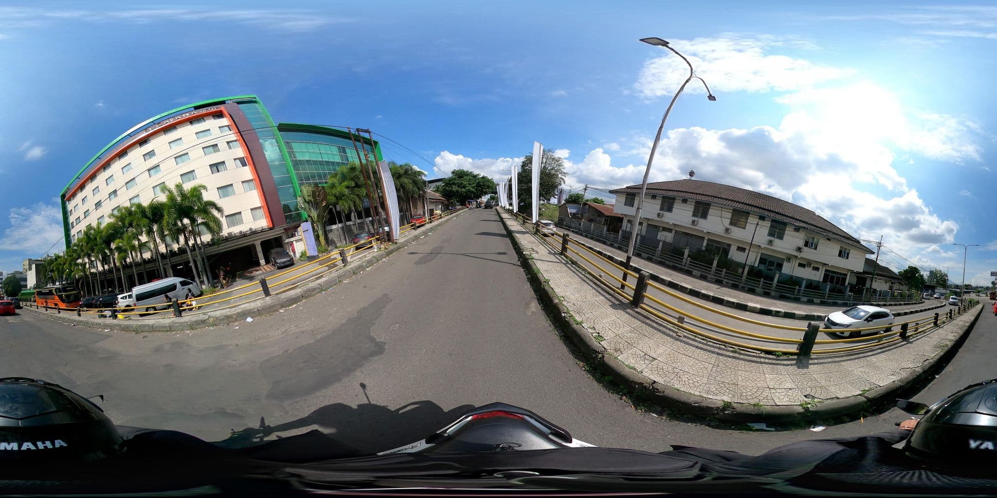 Street view near Harris hotel tebet - Jakarta, Bandung — © Kaart_Local (CC BY-SA · Mapillary)