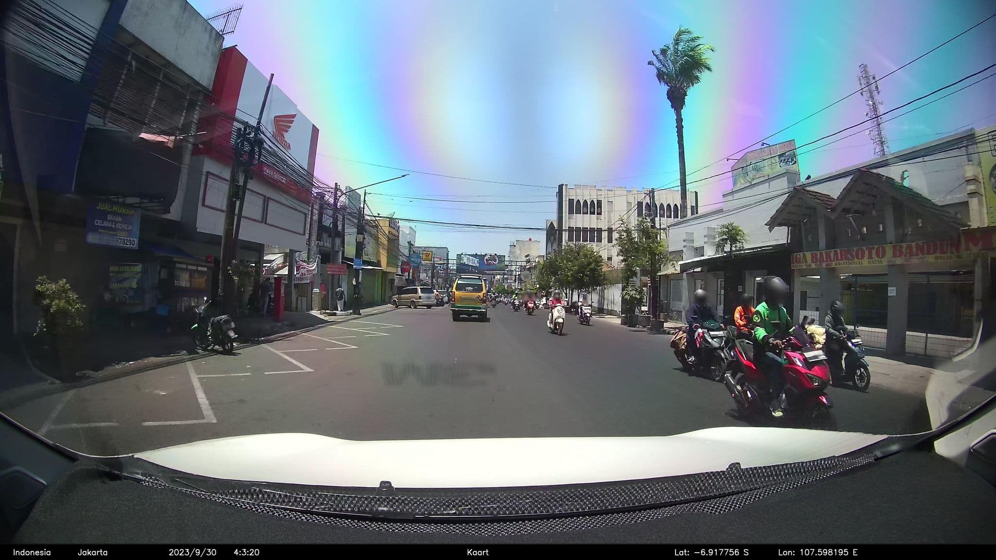 Street view near Trio Hotel Bandung, Bandung — © kaart_2 (CC BY-SA · Mapillary)