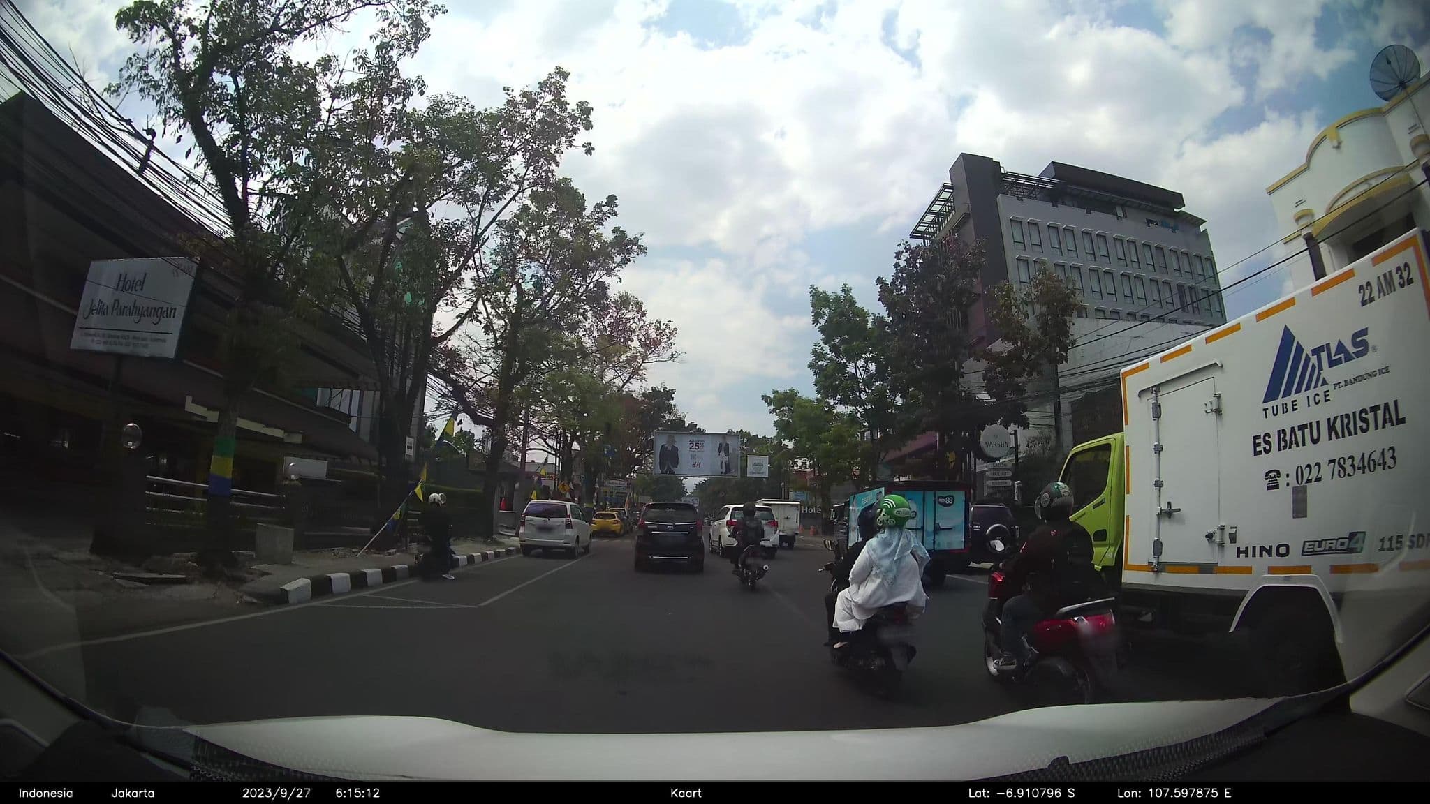 Street view near Lobby Hotel Jelita Parahyangan, Bandung — © kaart_2 (CC BY-SA · Mapillary)