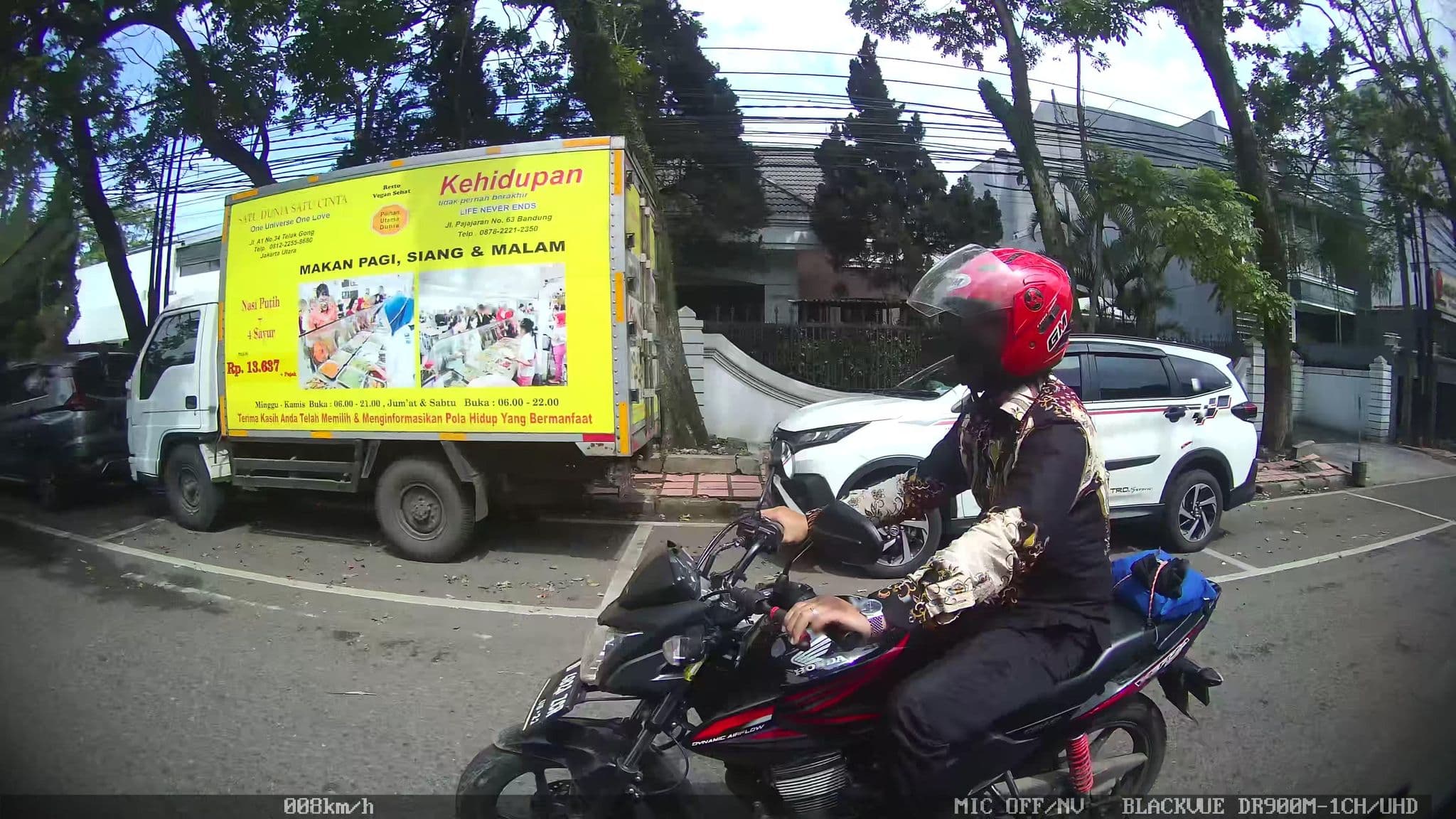 Street view near Swimming Pool of Grand Pasipic Hotel, Bandung — © kaart_2 (CC BY-SA · Mapillary)