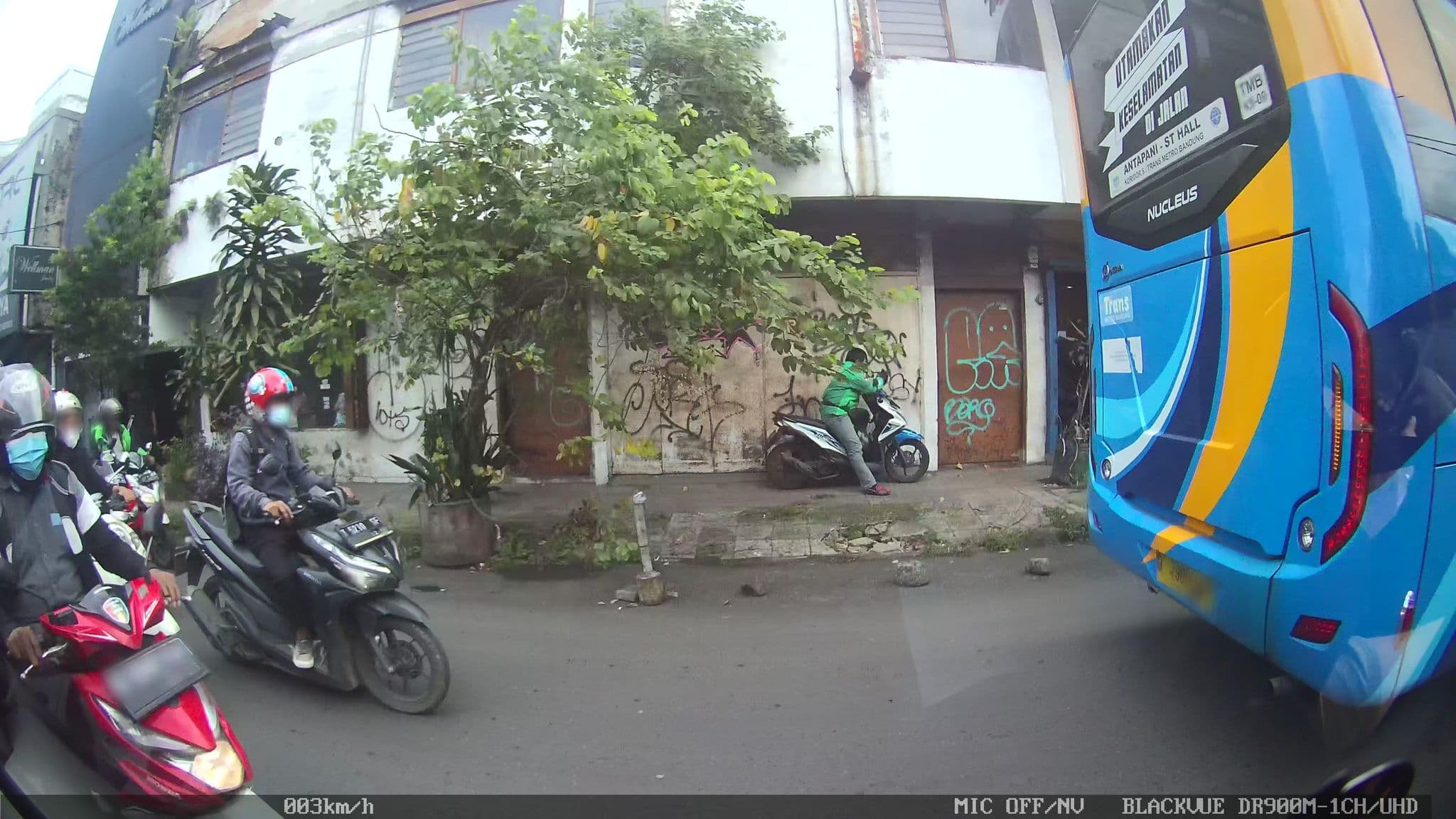 Street view near V Hotel, Bandung — © kaart_2 (CC BY-SA · Mapillary)