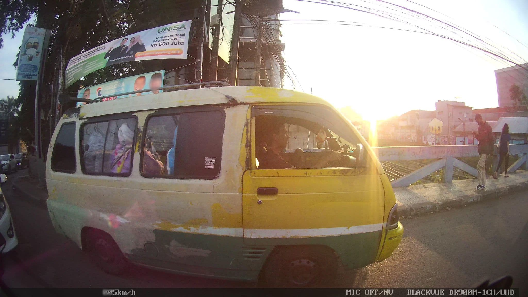 Street view near Gado gadu hostel, Bandung — © kaart_2 (CC BY-SA · Mapillary)