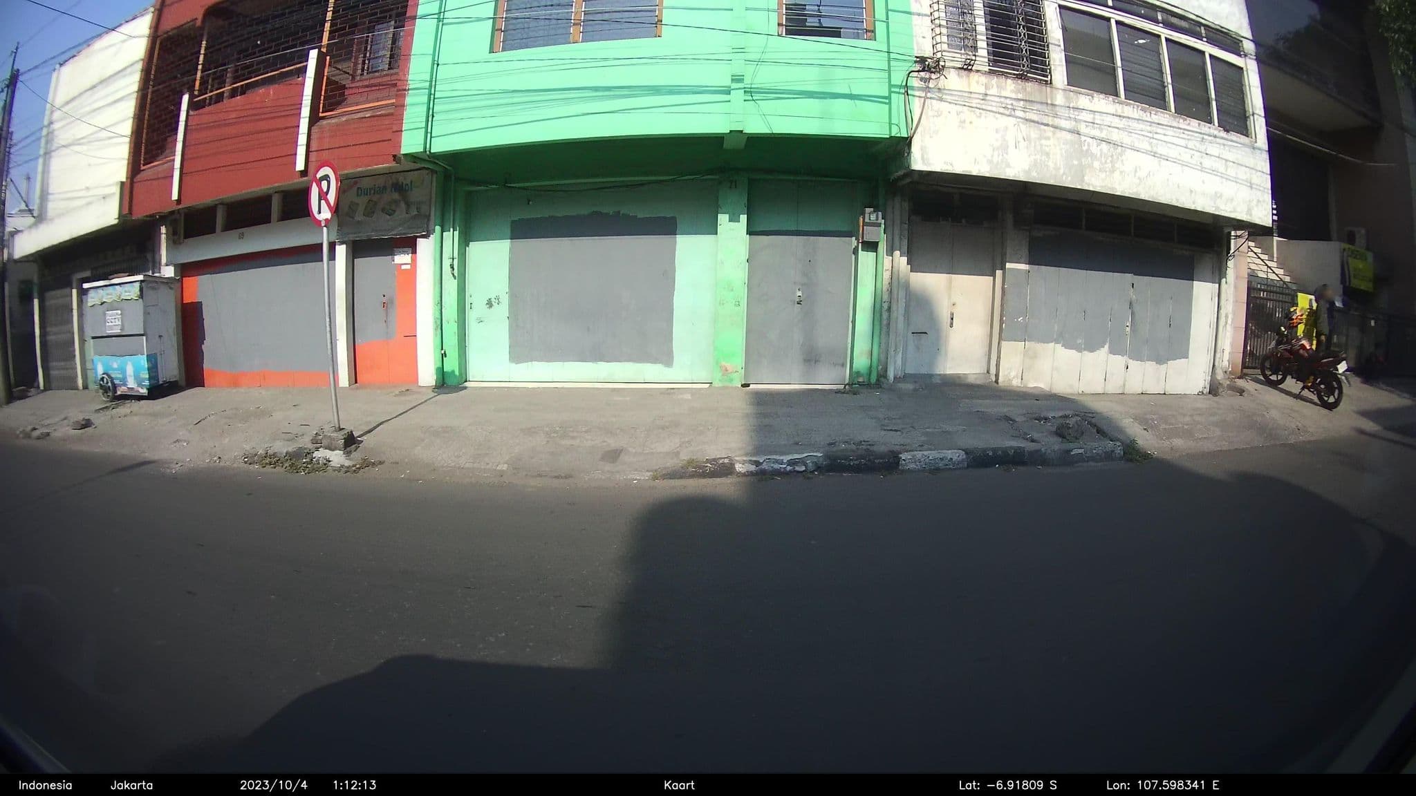 Street view near Seventeen Guest House, Bandung — © kaart5 (CC BY-SA · Mapillary)