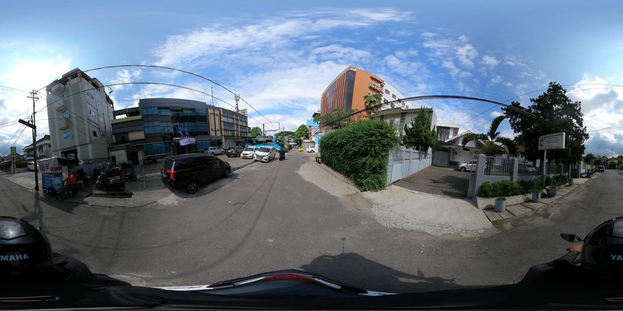 Street view near Mainhome cihampelas, Bandung — © Kaart_Local (CC BY-SA · Mapillary)