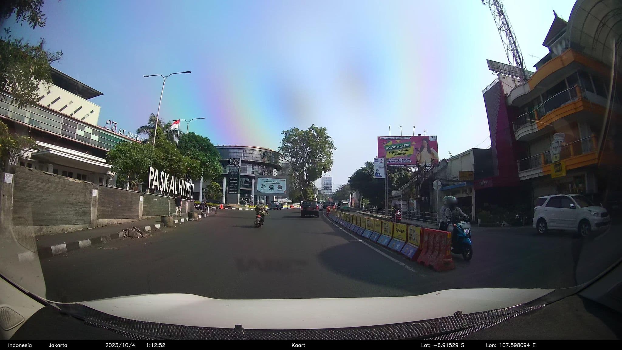 Street view near Room 211 Citra Hotel, Bandung — © kaart5 (CC BY-SA · Mapillary)