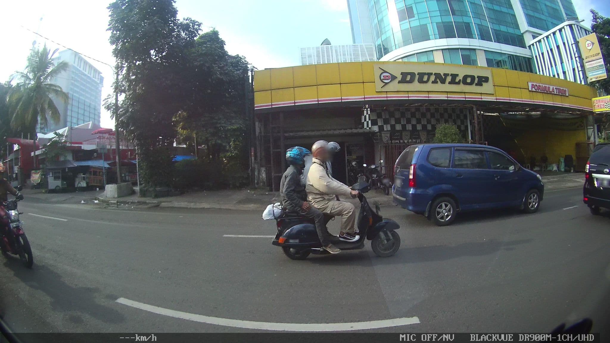 Street view near Hotel Mirah, Bandung — © kaart_2 (CC BY-SA · Mapillary)
