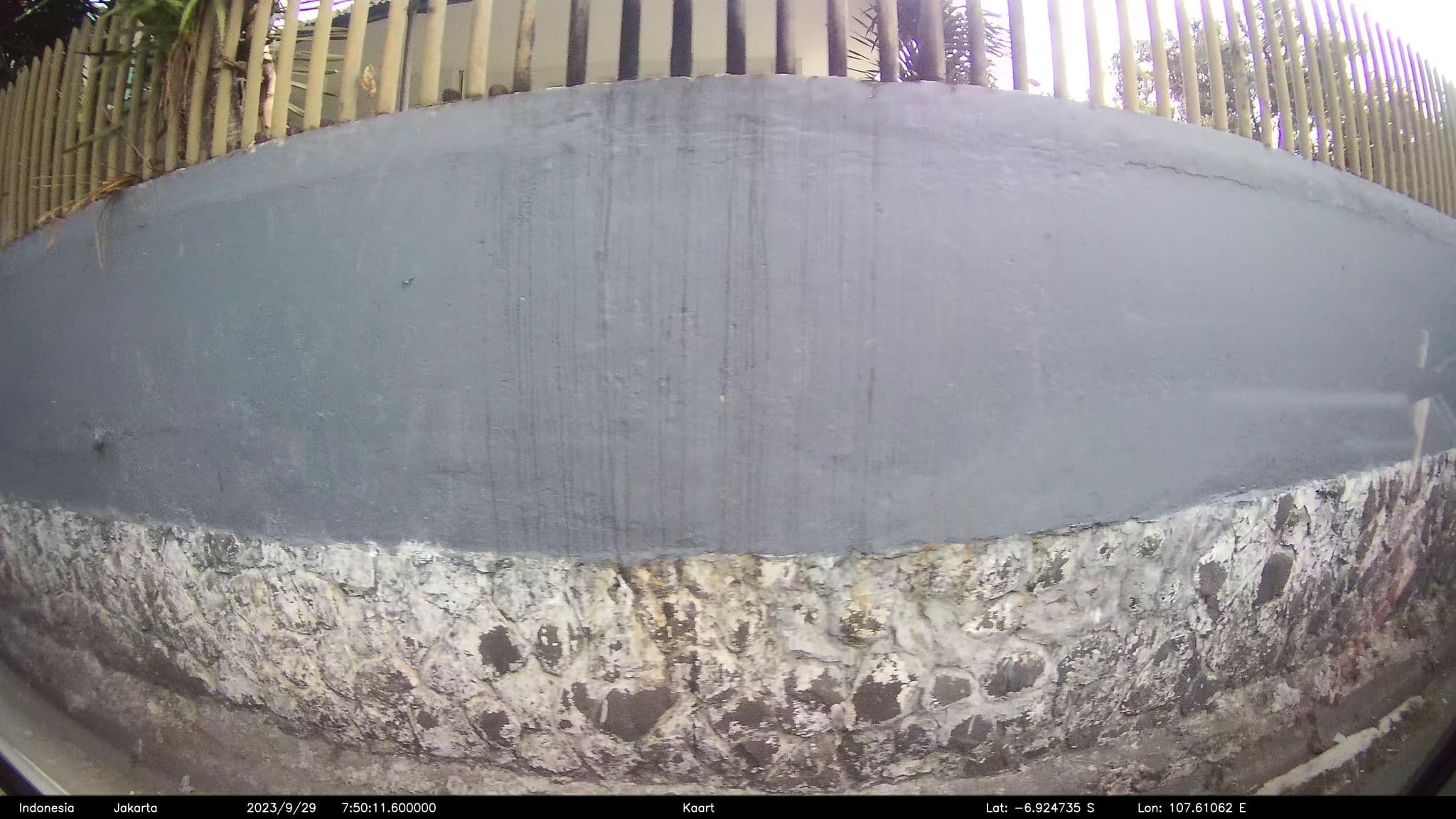 Street view near Pele Backpacker Guesthouse, Bandung — © kaart_2 (CC BY-SA · Mapillary)