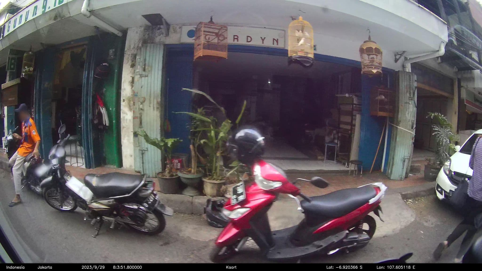 Street view near Golden Flower Hotel Bandung, Bandung — © kaart_2 (CC BY-SA · Mapillary)