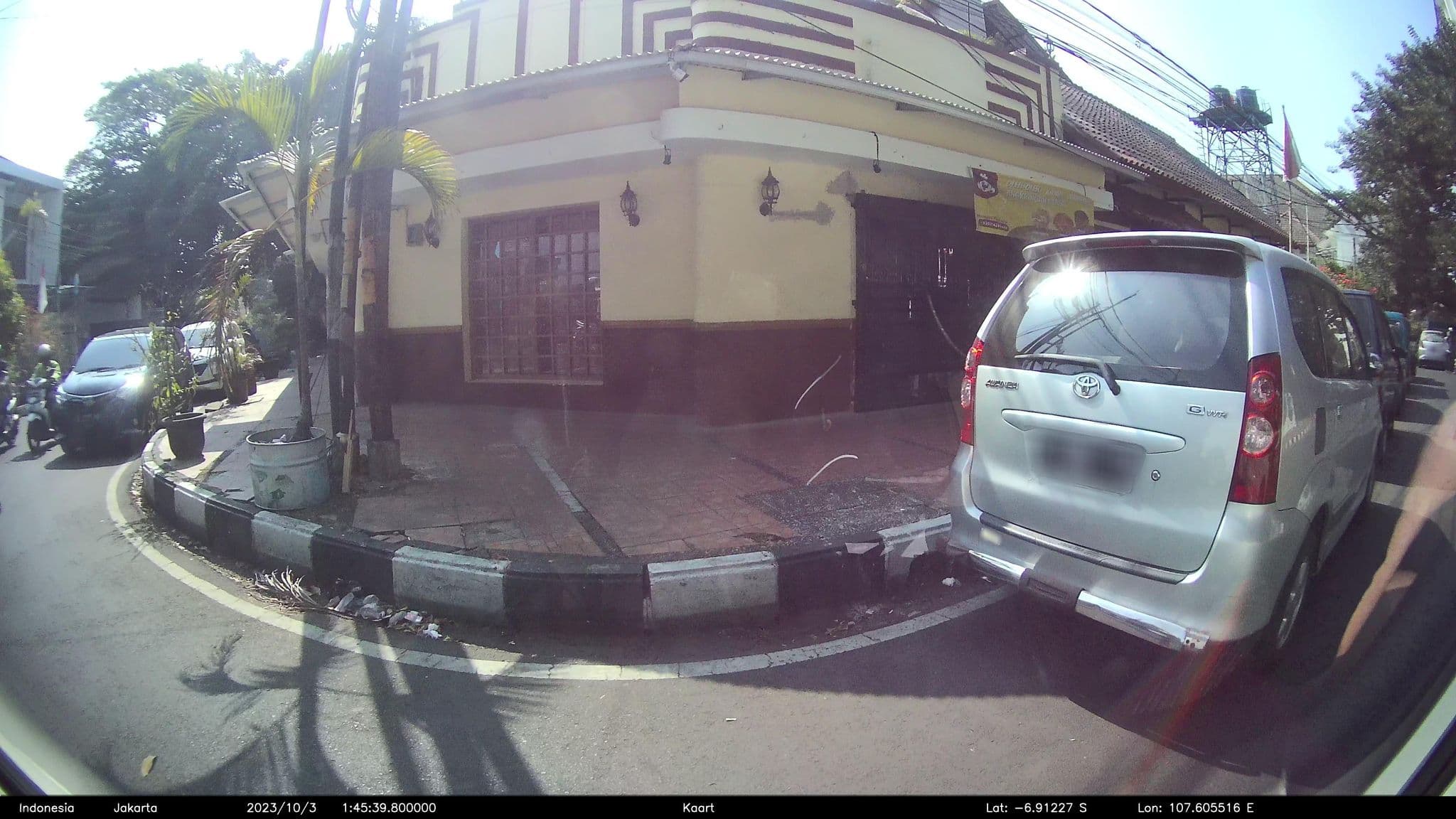 Street view near Venice Guesthouse, Bandung — © kaart_1 (CC BY-SA · Mapillary)