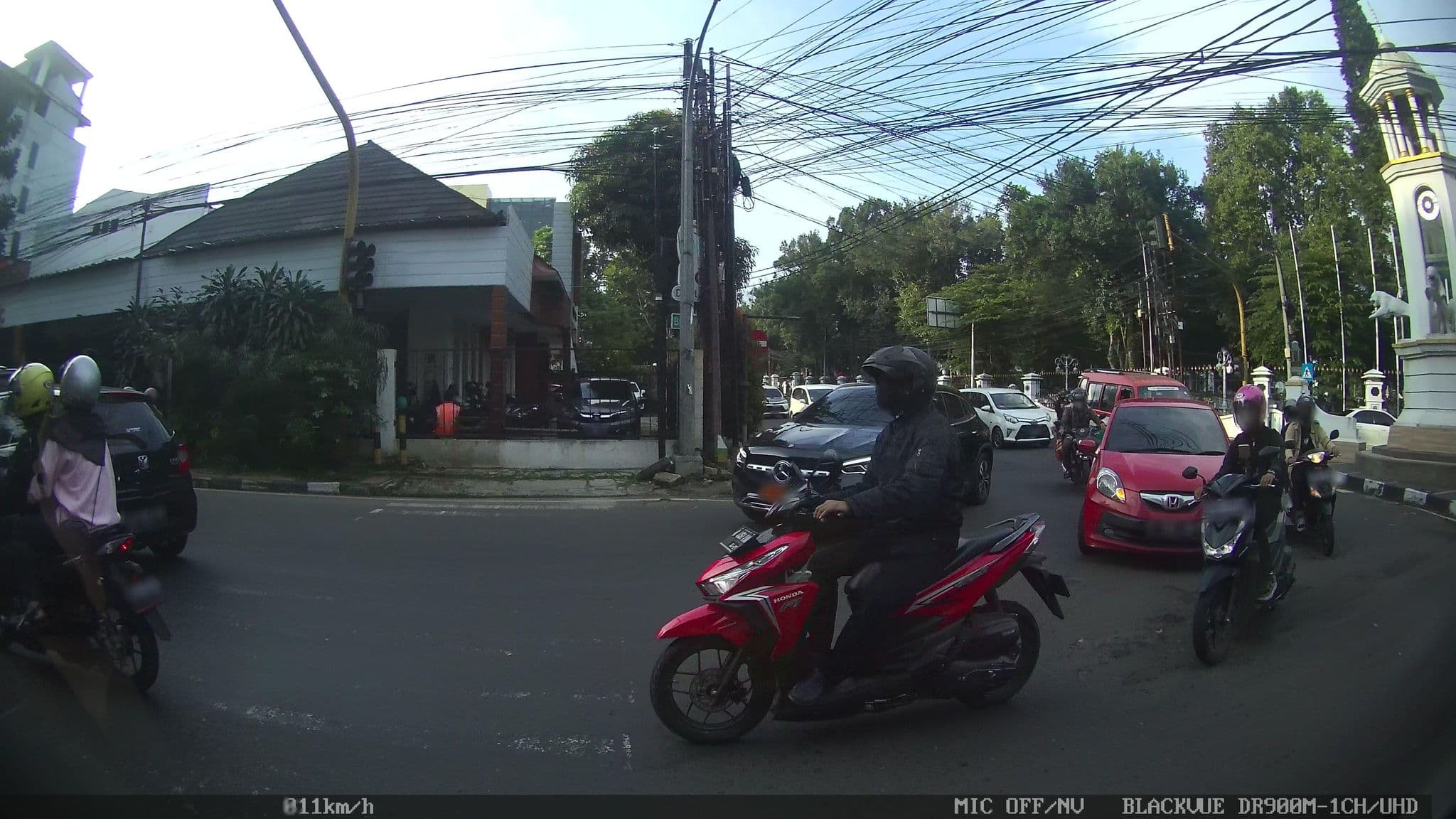 Street view near Geary Hotel, Bandung — © kaart_2 (CC BY-SA · Mapillary)