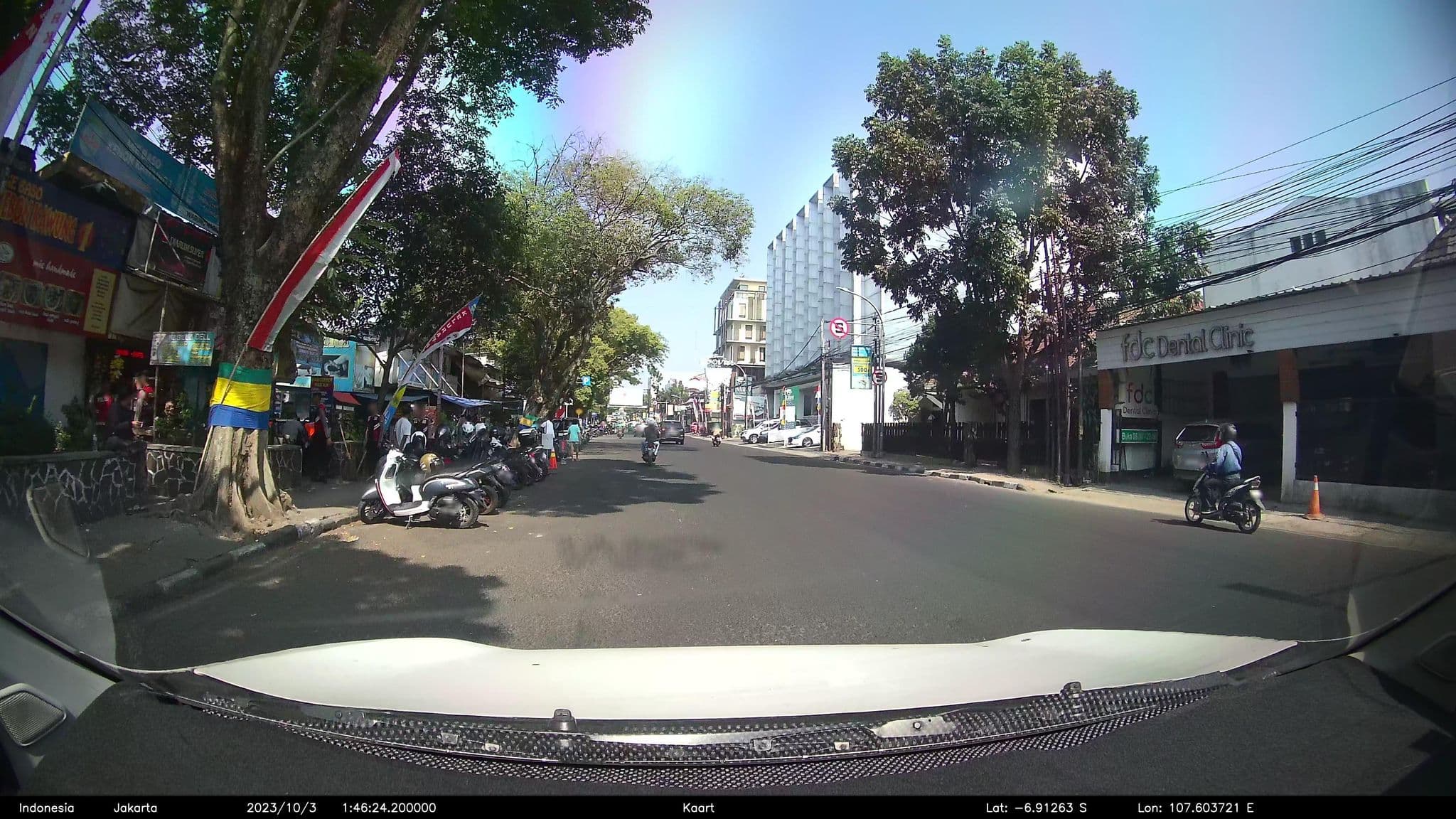 Street view near Unique House&Cafe Kebon Kawung, Bandung — © kaart5 (CC BY-SA · Mapillary)