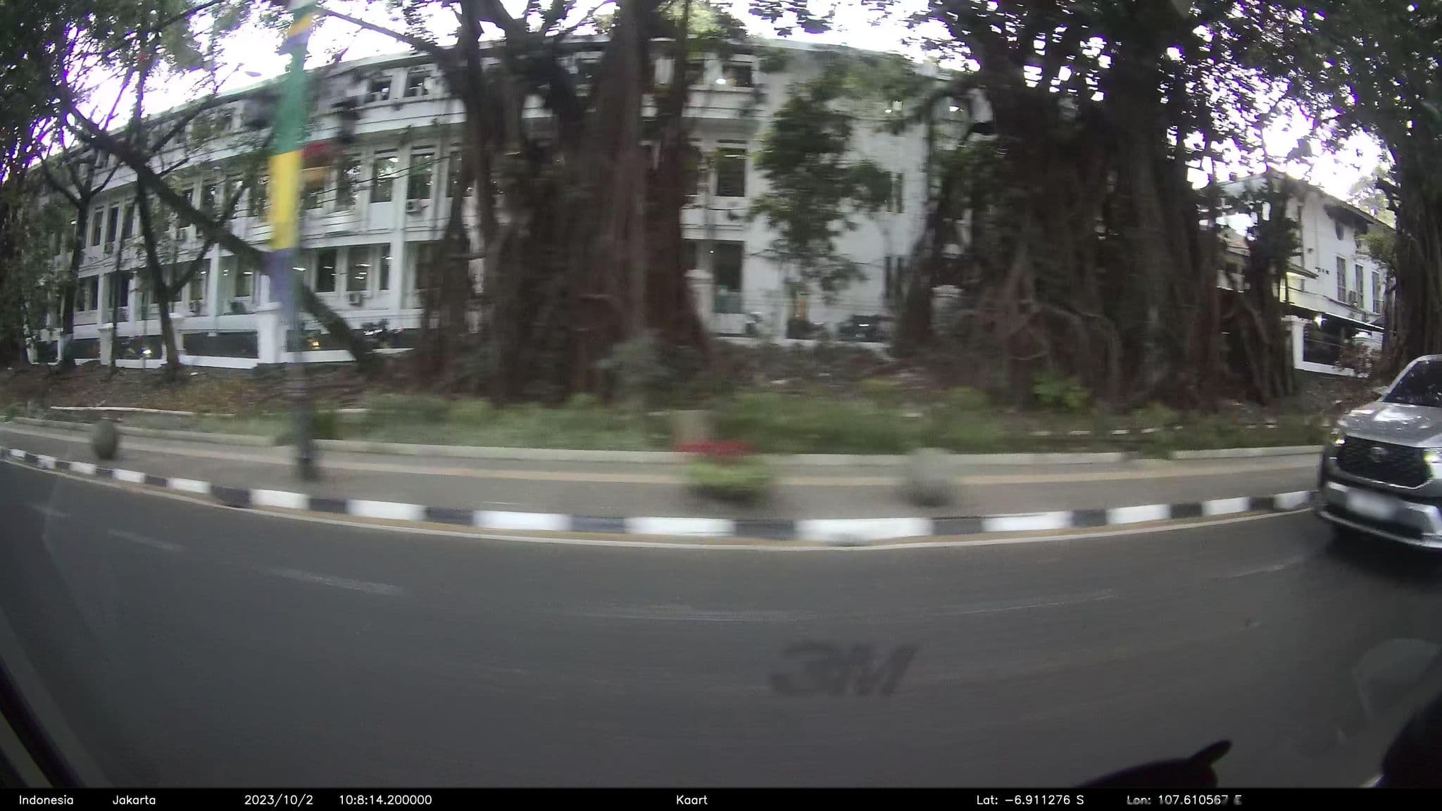 Street view near The Royal Hotels&Apartments, Bandung — © kaart5 (CC BY-SA · Mapillary)