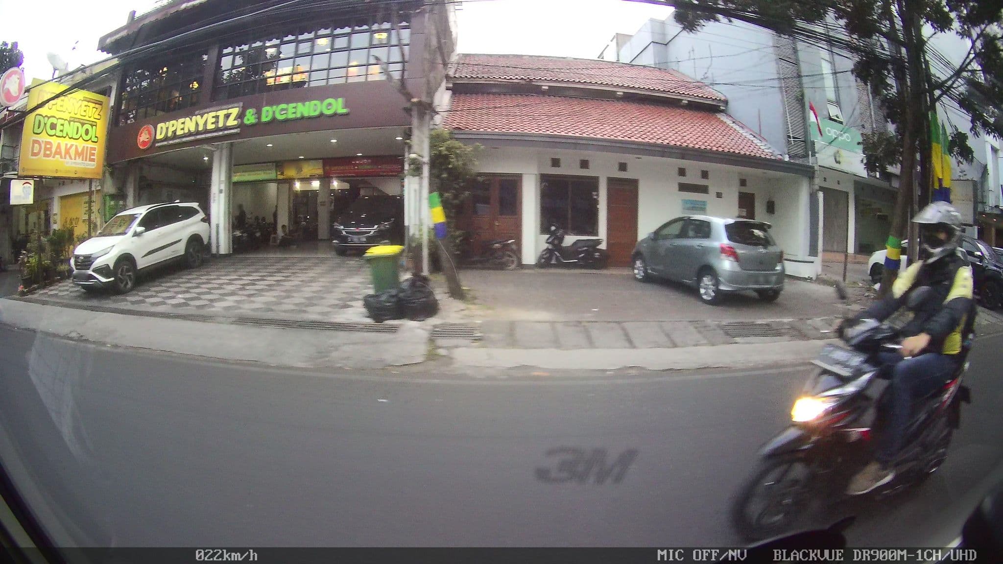 Street view near Vio Veteran managed by Topotels, Bandung — © kaart_4 (CC BY-SA · Mapillary)