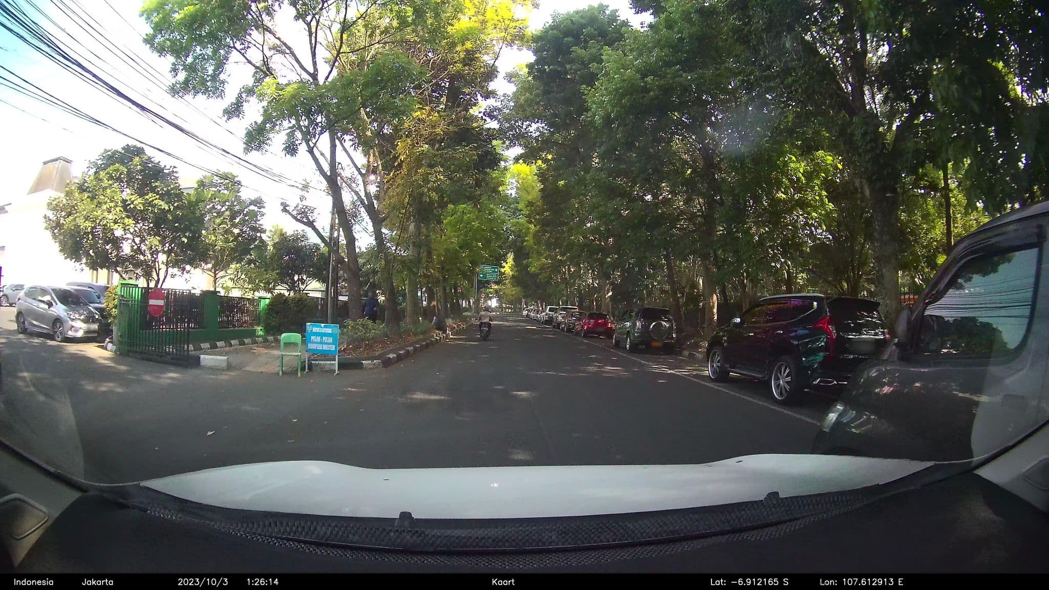 Street view near le caesar hotel, Bandung — © kaart5 (CC BY-SA · Mapillary)
