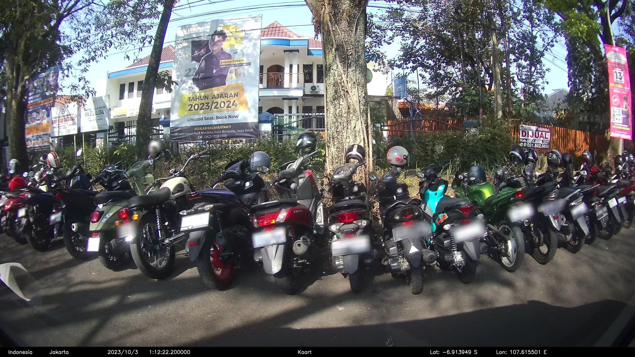 Street view near Dzawani Hotel, Bandung — © kaart5 (CC BY-SA · Mapillary)
