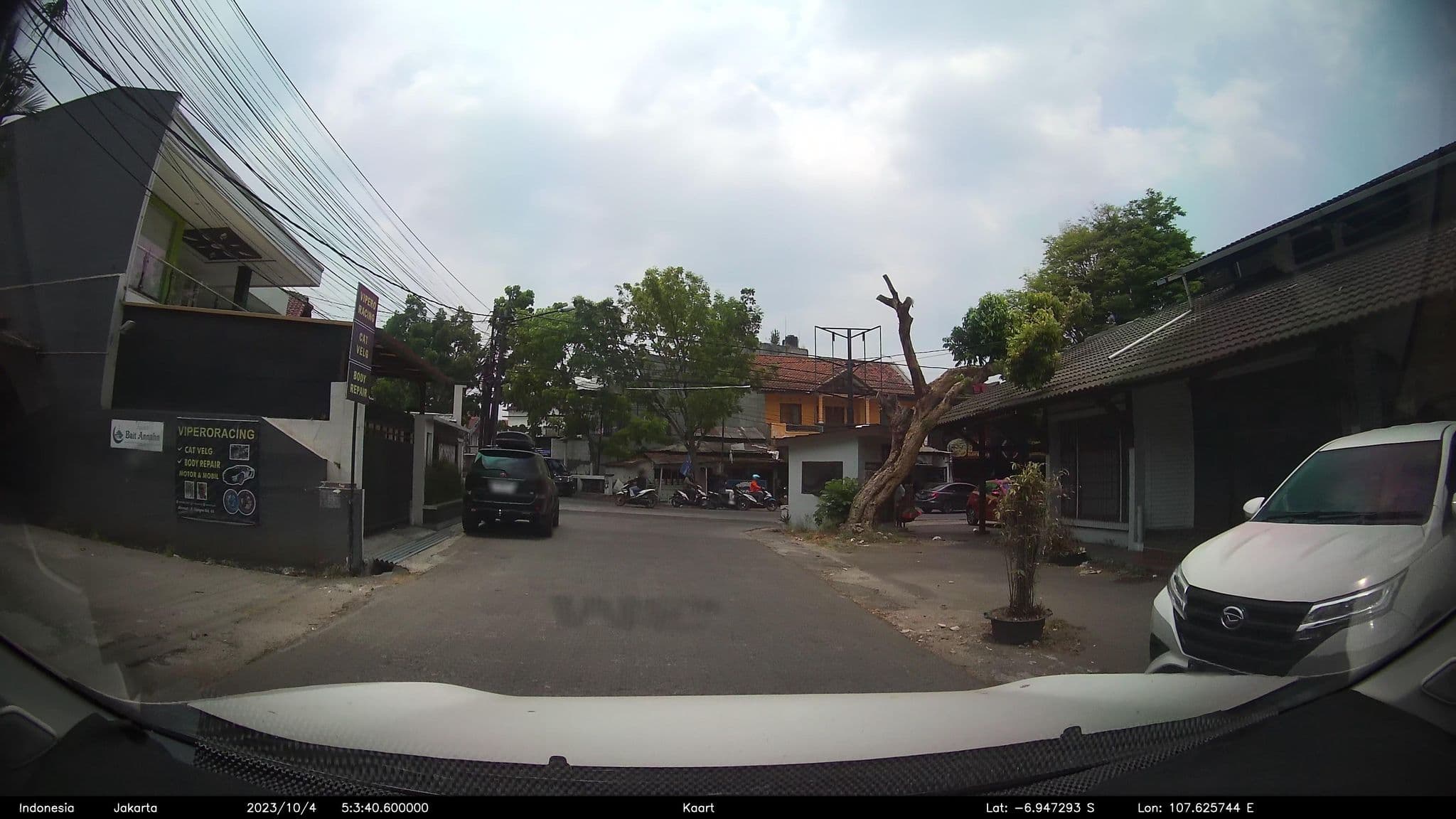 Street view near cijagra hotel, Bandung — © kaart_2 (CC BY-SA · Mapillary)