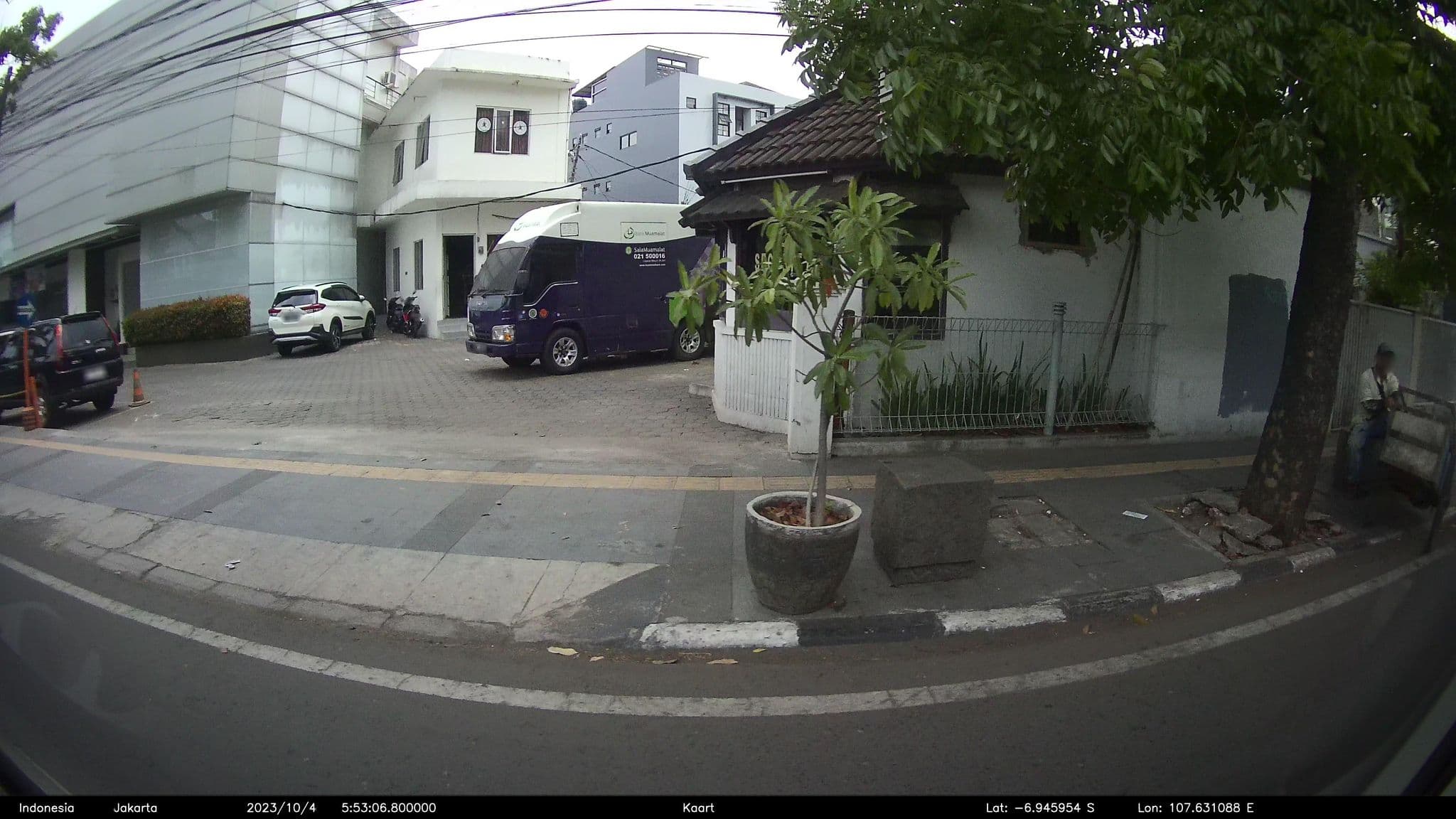 Street view near Cibitung Indah Hotel, Bandung — © kaart5 (CC BY-SA · Mapillary)