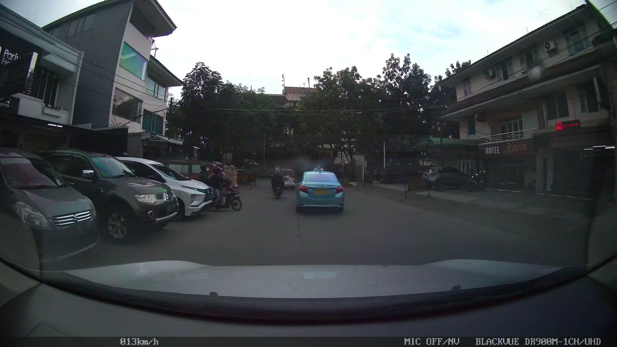 Street view near Benua Hotel Resort&Cafe, Bandung — © kaart_2 (CC BY-SA · Mapillary)