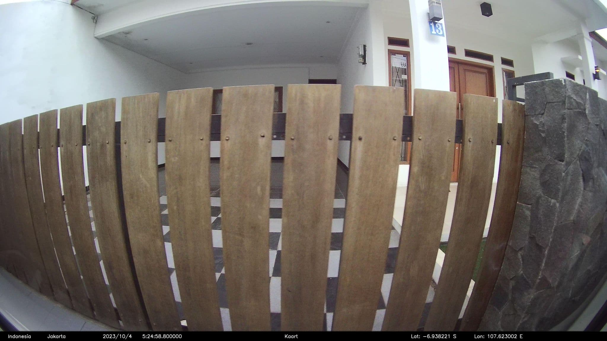 Street view near Edy Suryadi Kost, Bandung — © kaart5 (CC BY-SA · Mapillary)