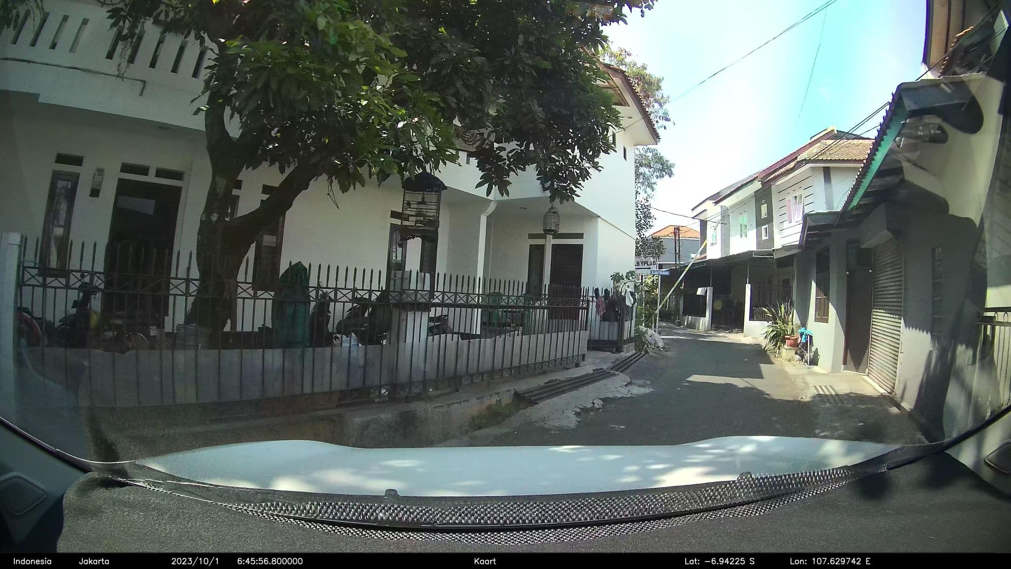Street view near Azreena's, Bandung — © kaart5 (CC BY-SA · Mapillary)