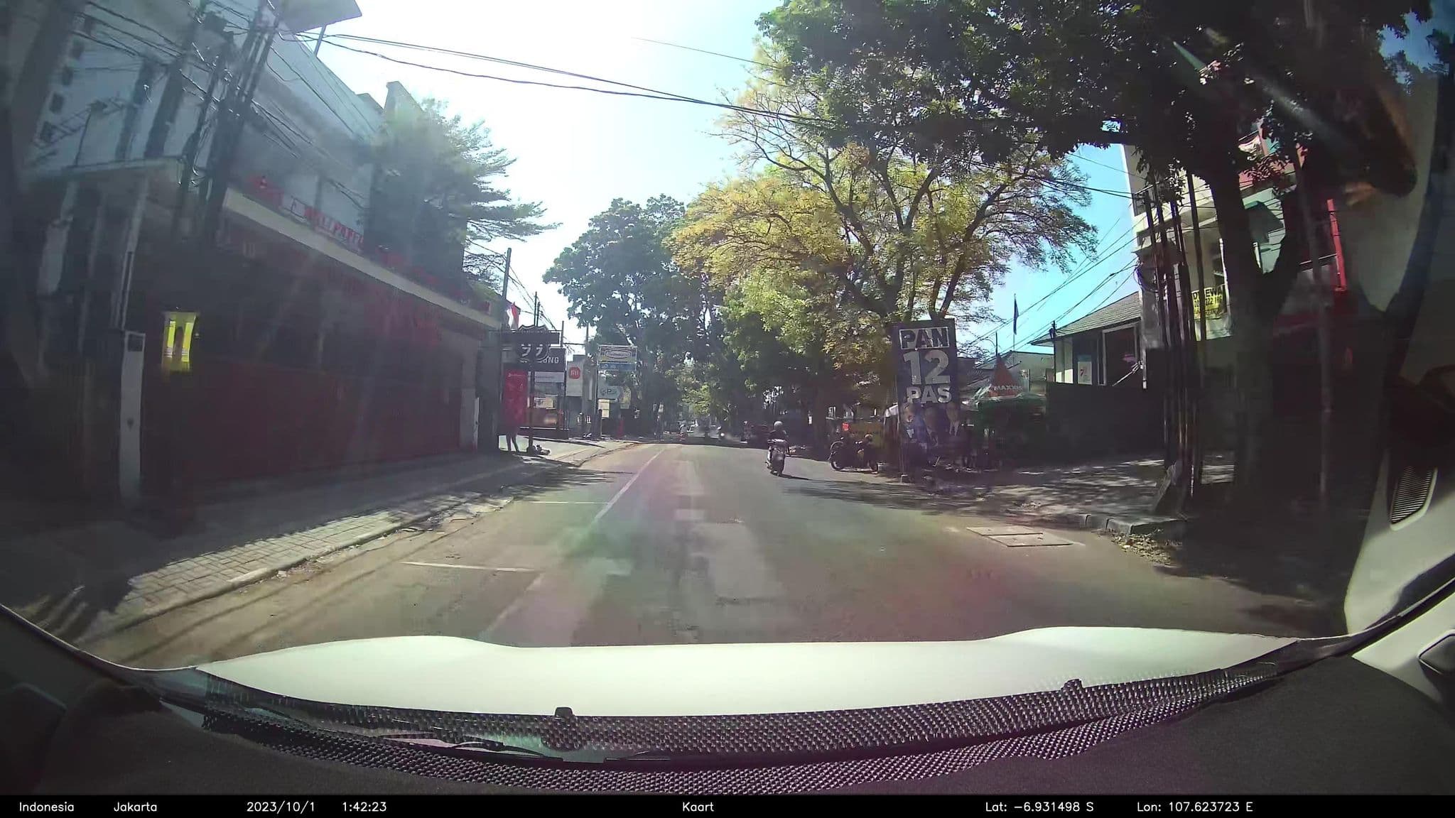 Street view near Dago Heuvel Resort & Café, Bandung — © kaart5 (CC BY-SA · Mapillary)