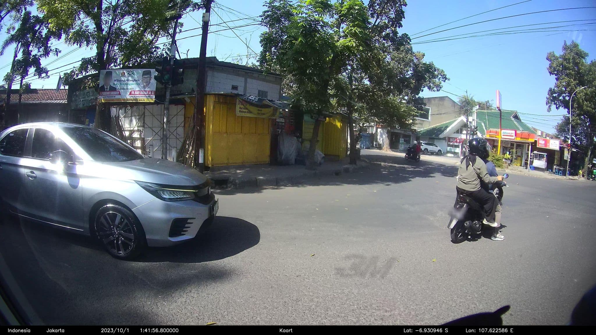 Street view near Hotel Lodaya - Bandung, Bandung — © kaart5 (CC BY-SA · Mapillary)