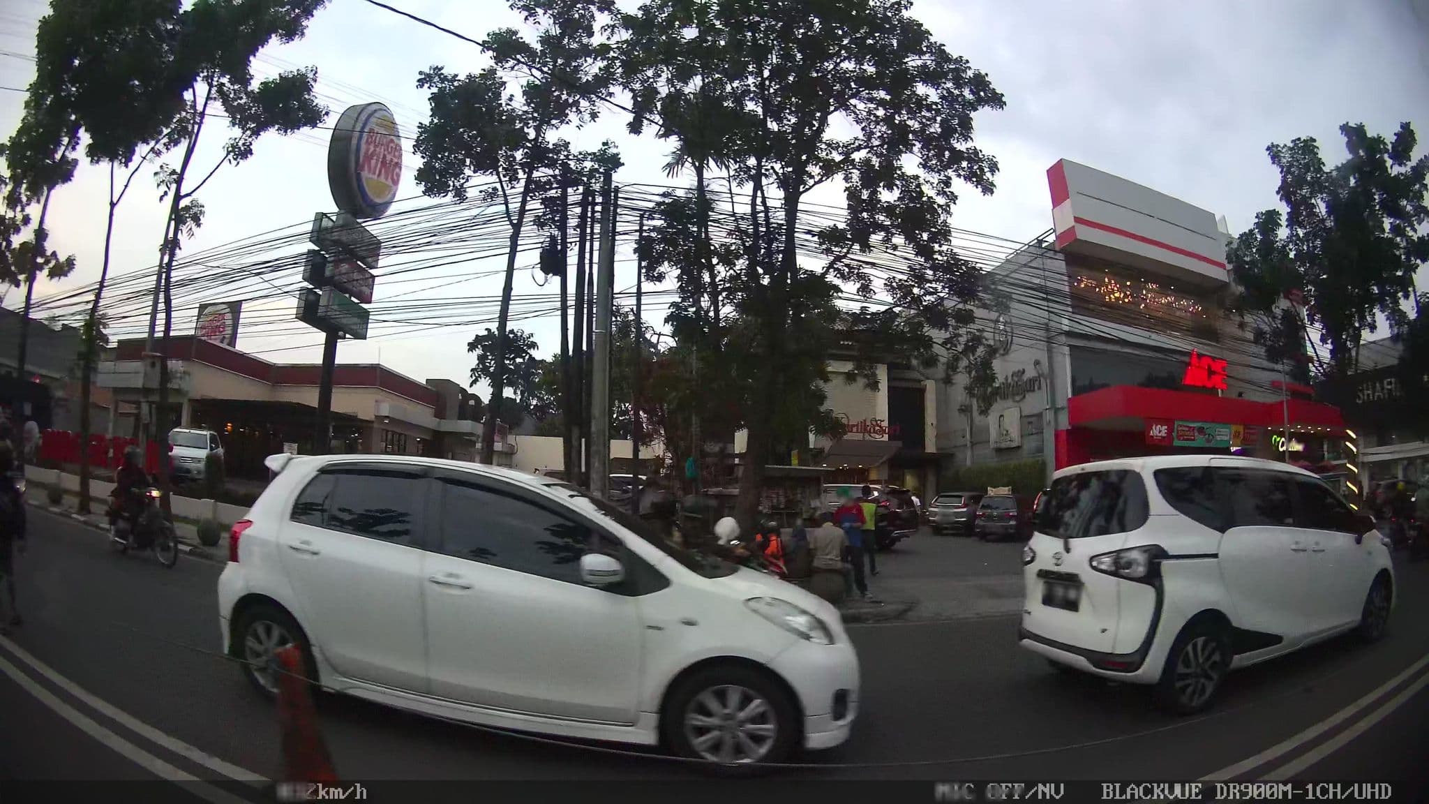 Street view near Hotel PapanÐayan, Bandung — © kaart_1 (CC BY-SA · Mapillary)