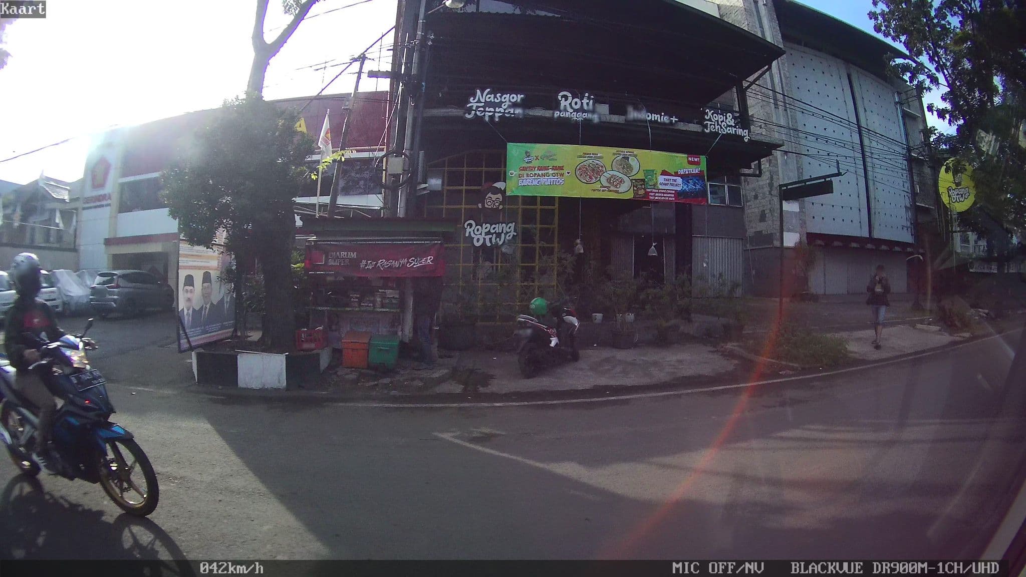 Street view near Hotel Dinar, Bandung — © kaart_2 (CC BY-SA · Mapillary)