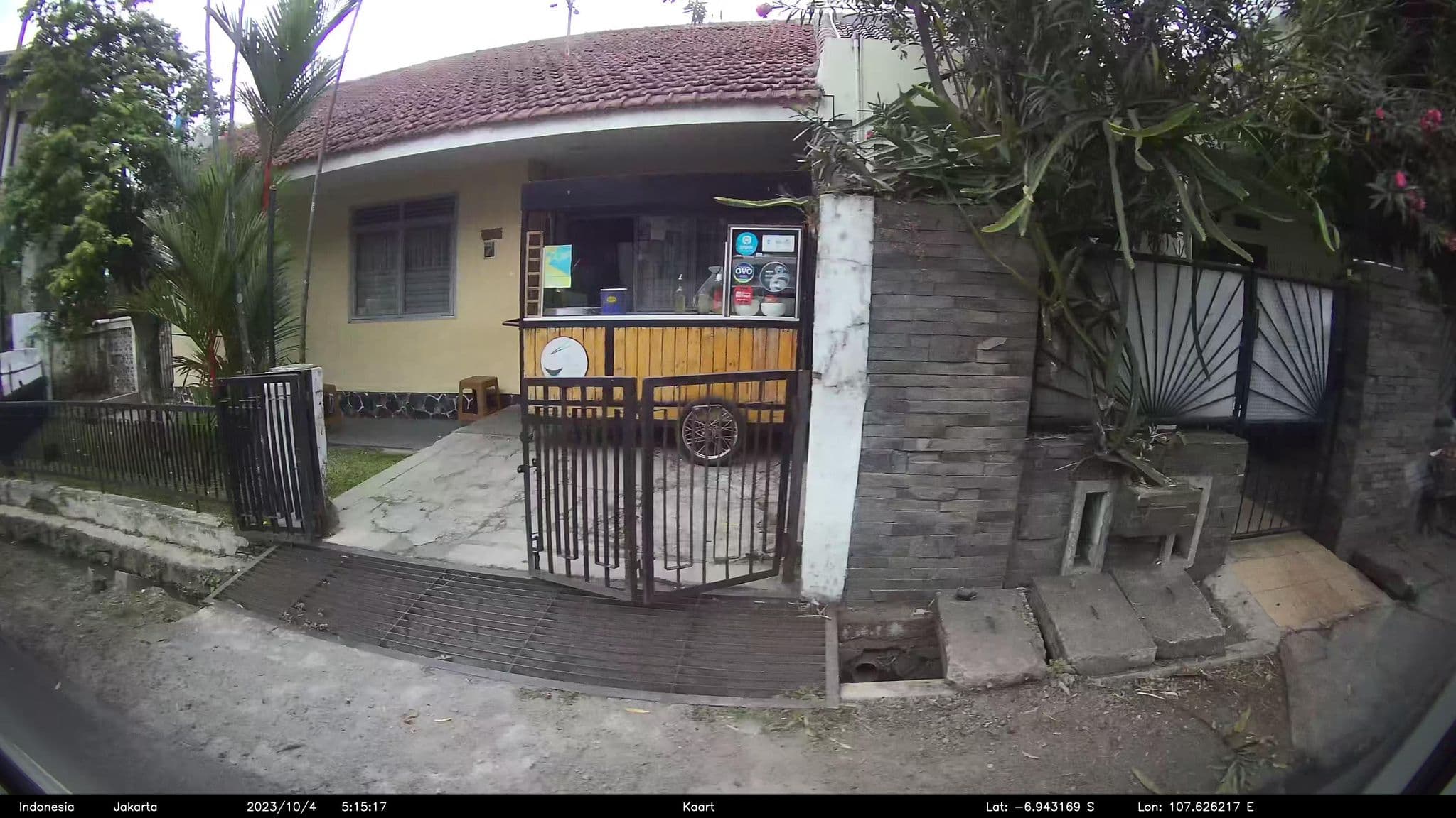 Street view near Grage Hotel, Bandung — © kaart5 (CC BY-SA · Mapillary)