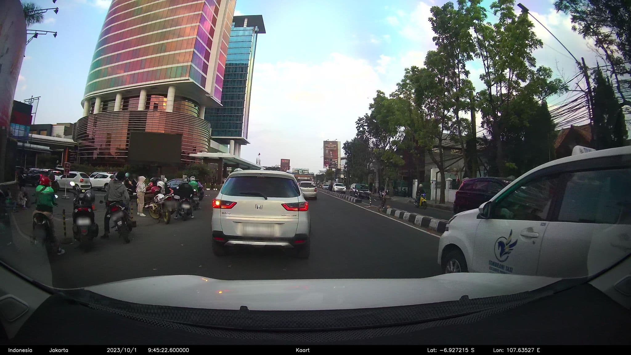 Street view near Room 801, Bandung — © kaart5 (CC BY-SA · Mapillary)