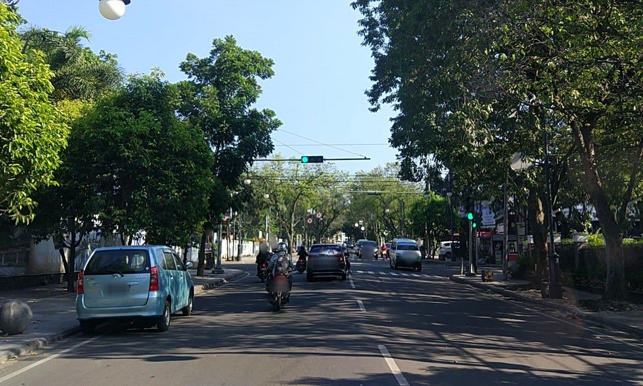 Street view near The Amarroossa Hotel, Bandung — © dirgas (CC BY-SA · Mapillary)
