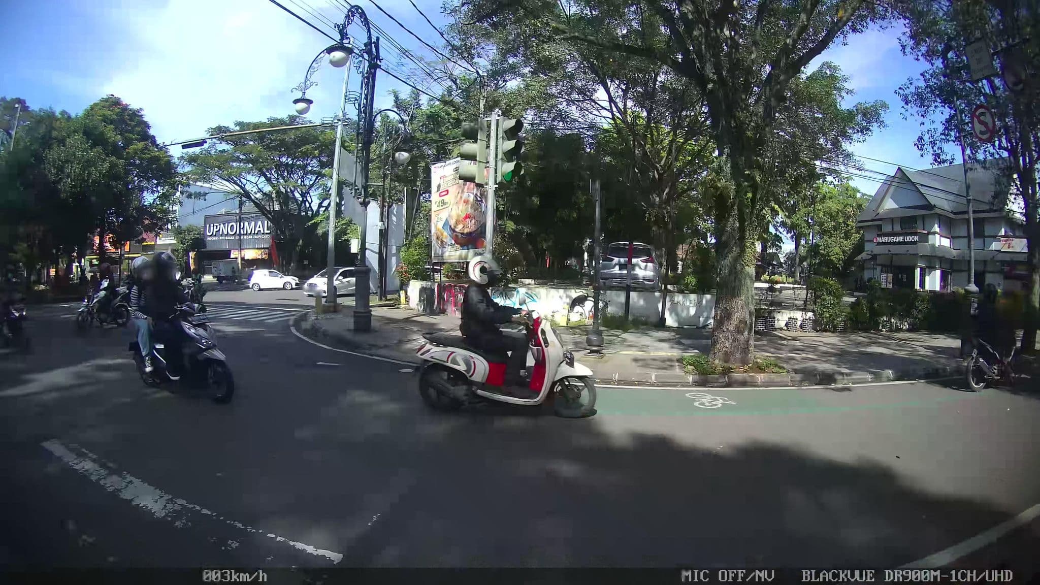 Street view near Liz Palace Hotel, Bandung — © kaart_2 (CC BY-SA · Mapillary)